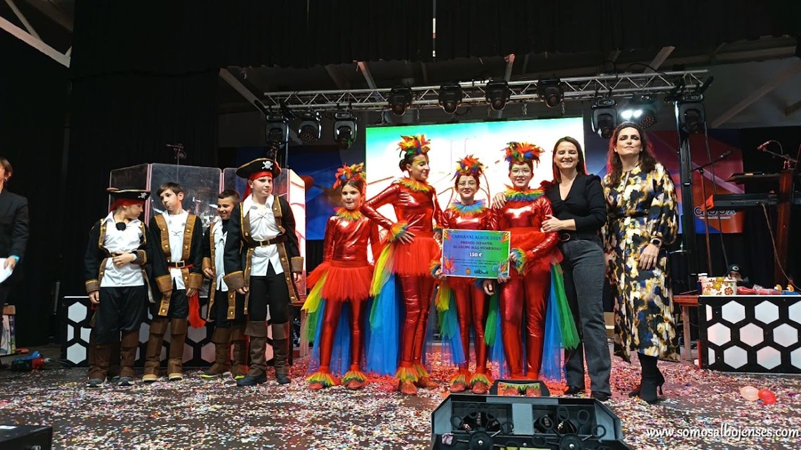 Marta no logra apagar la llama del Carnaval en Albox que llenó de magia el Centro de Agua y Salud