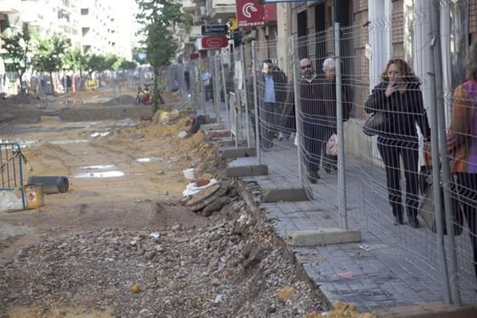 Acera acotada en las obras de Asunción.

Foto: Jaime Martínez