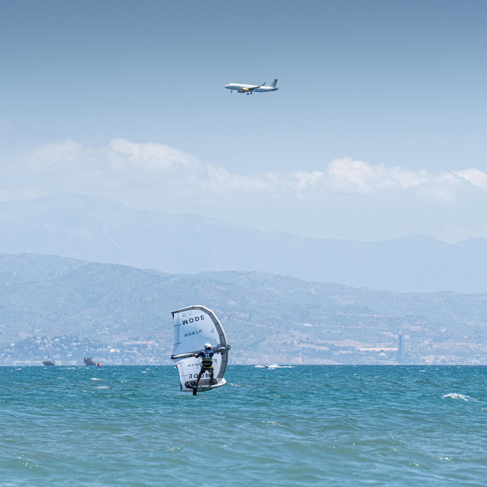 El Wingfoil deja imágenes espectaculares en Torremolinos