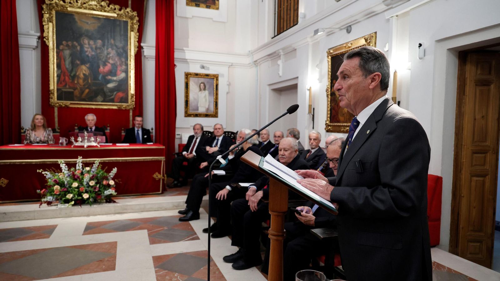 El doctor Juan Sabaté Díaz, Académico de Número y especialista en radiología, durante su intervención.