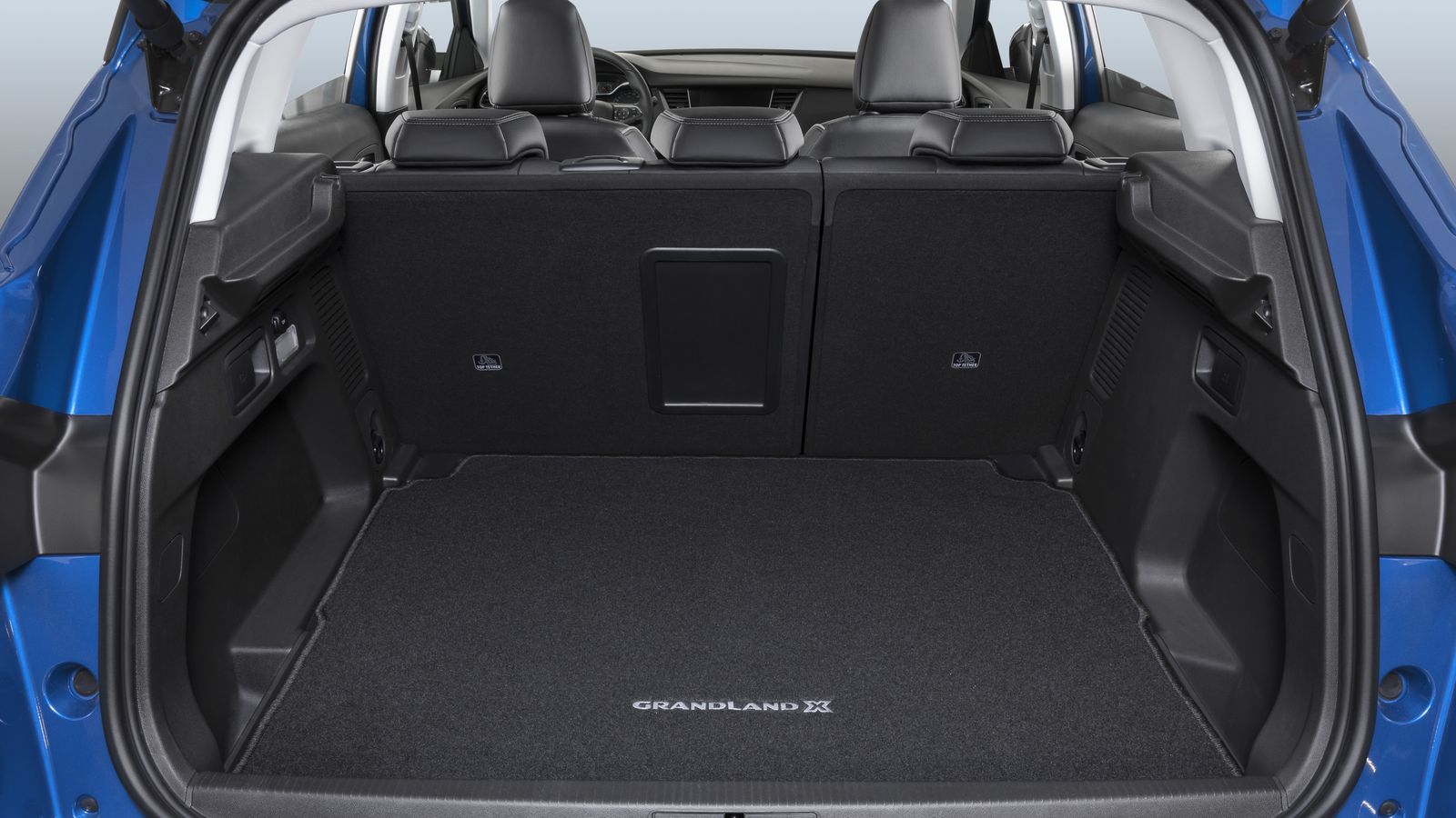 El maletero se caracteriza por sus formas regulares y amplitud.