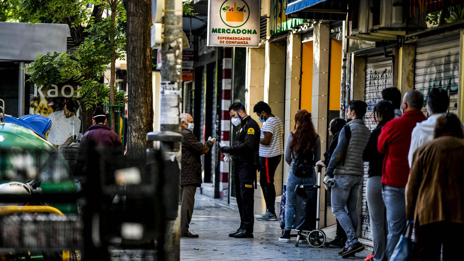 Una cola estos días en Granada capital