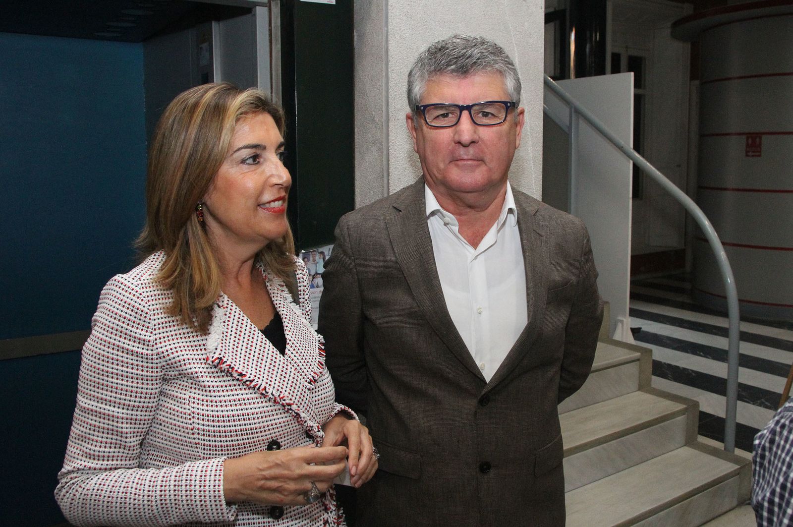 Imágenes de la conferencia y desayuno-coloquio de Gabriel Cruz, alcalde de Huelva