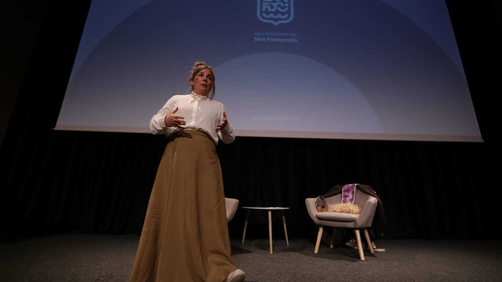 Ana Magallanes, durante su intervención en la cita de la programación del 8-M y del Carnaval.