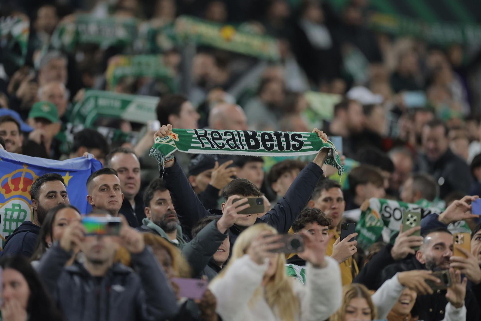 Búscate en las fotos del Betis - Utrecht