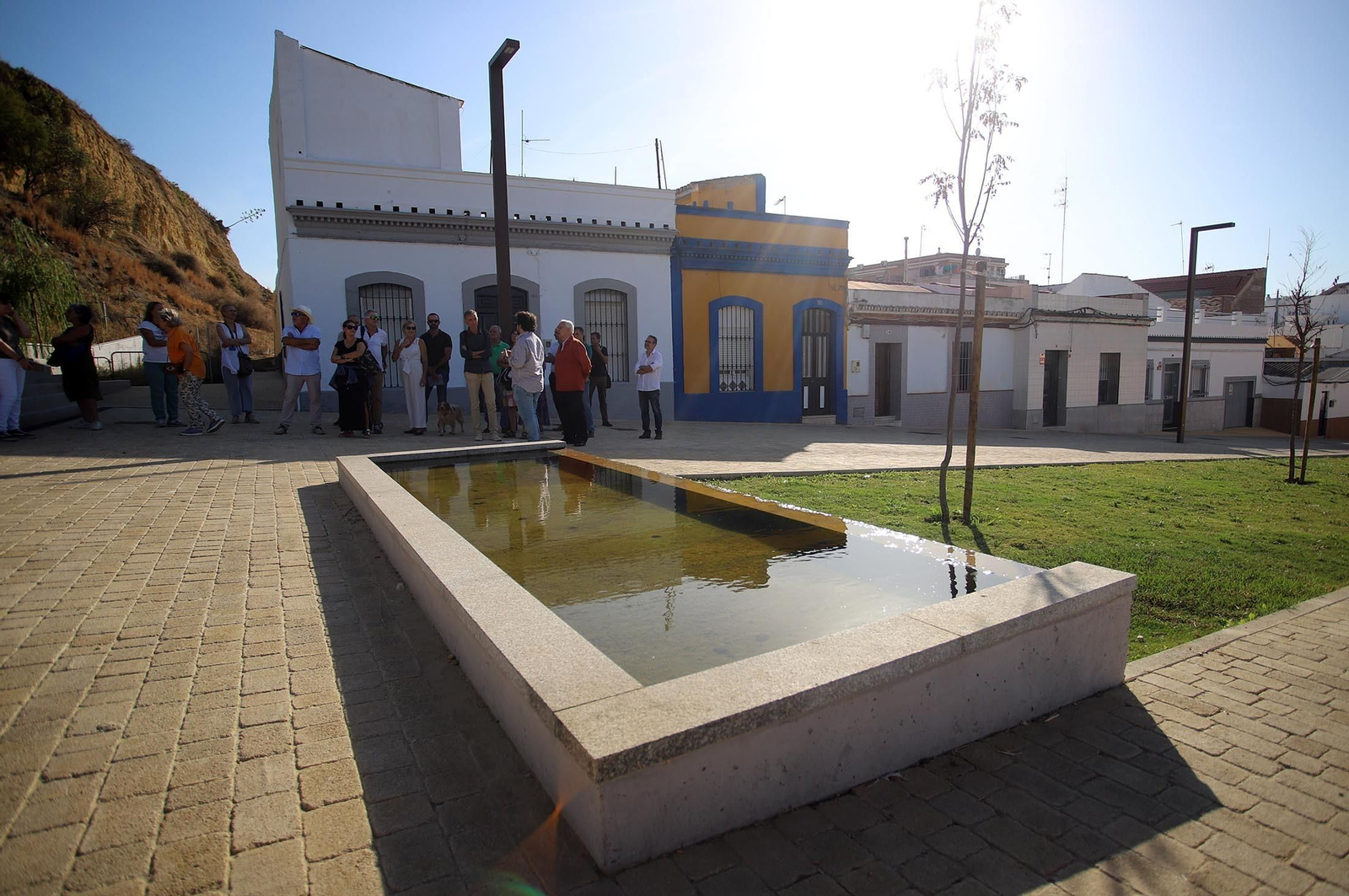 Imágenes de la visita guiada a la Fuente Vieja de Huelva por el arquitecto Francisco Javier López