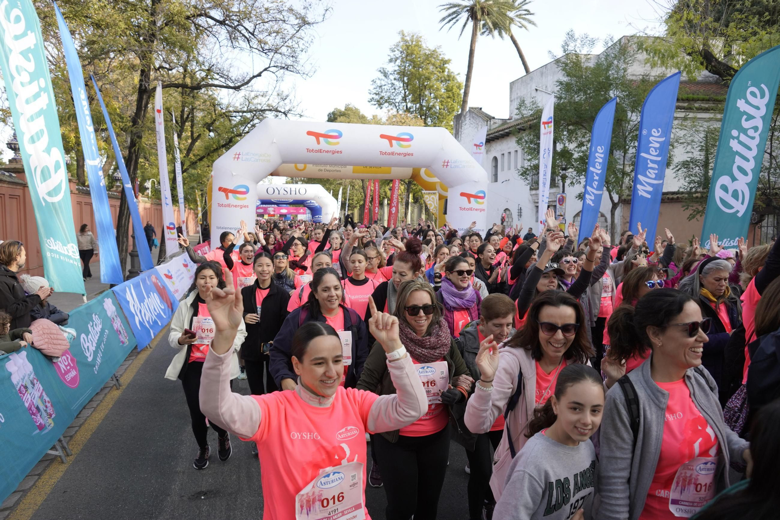 Búscate en las fotos de la Carrera de la Mujer de Sevilla
