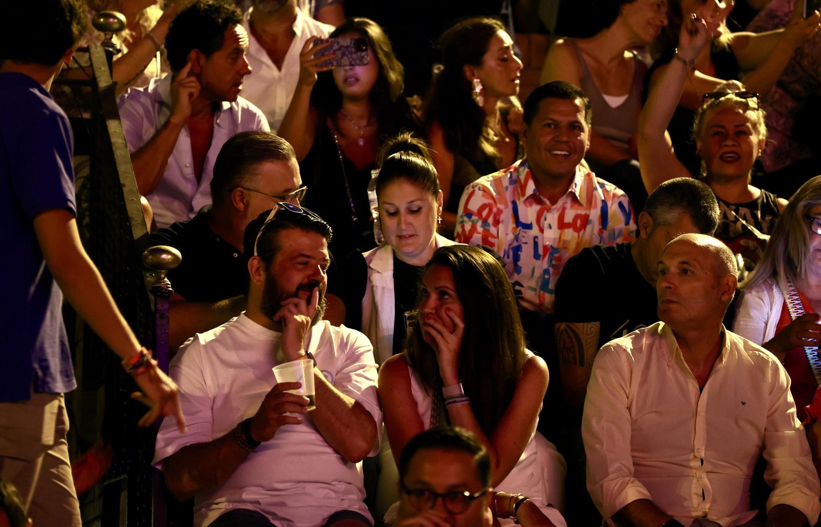 Búscate en el concierto de Hombres G