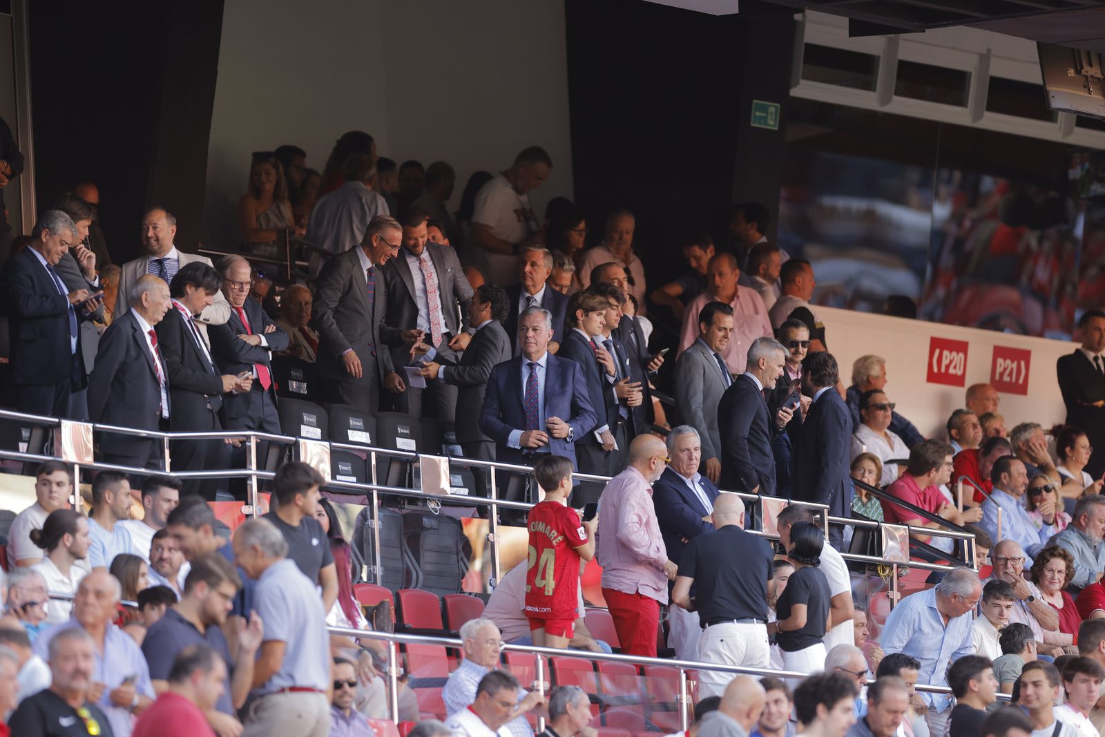 Búscate en las fotos del Sevilla-Almería