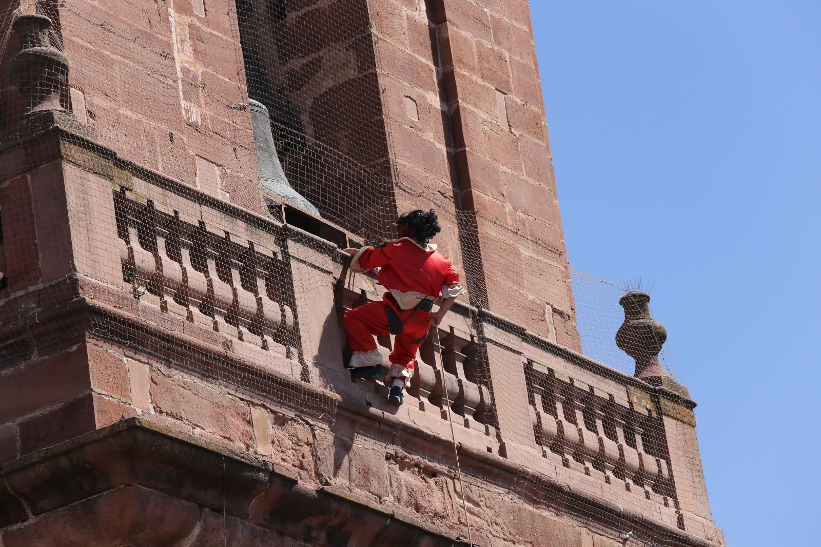 Las mejores imágenes de la fiesta de la Diablilla en Montoro: sustos, diversión y un espectacular tobogán gigante