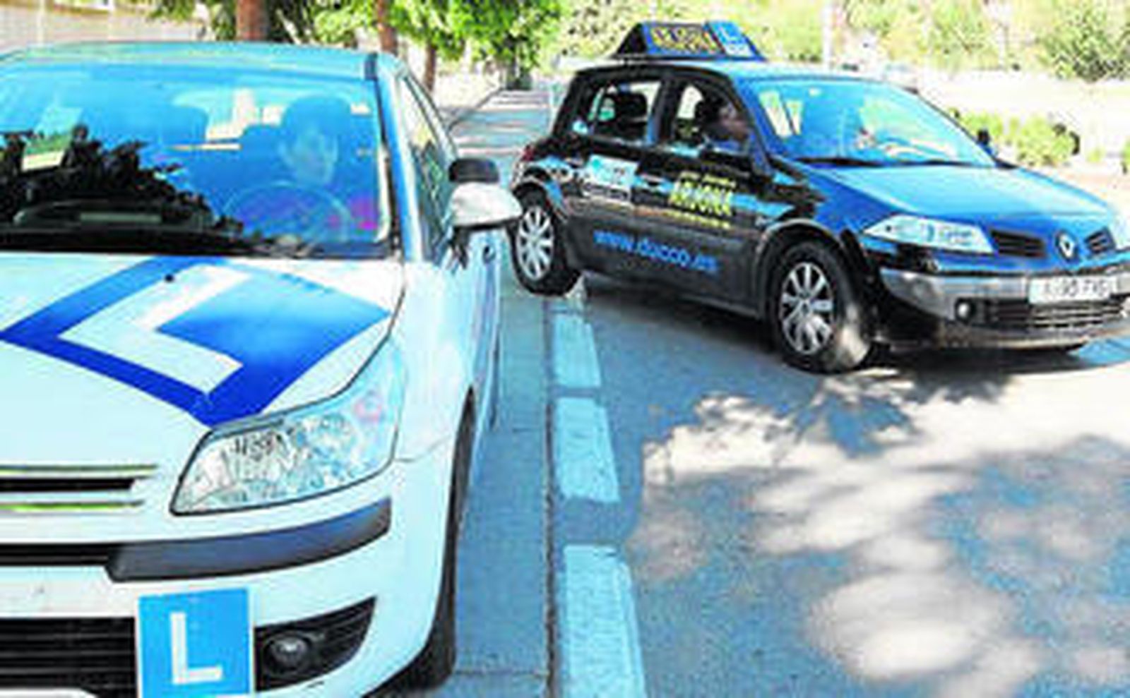 Vehículos de prácticas, en la avenida de Lola Flores.