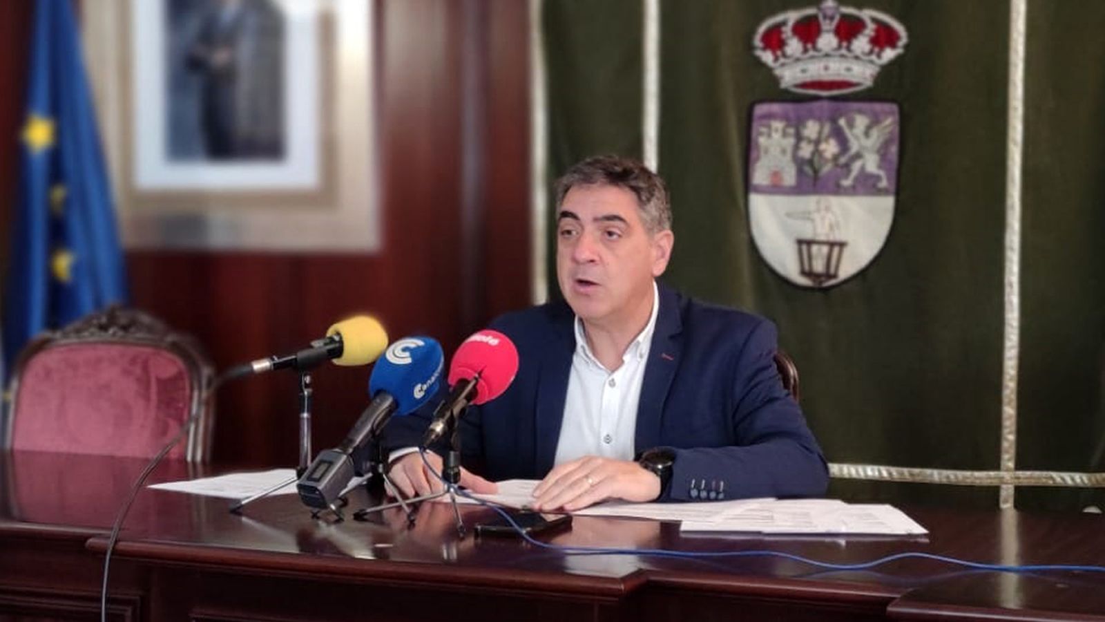 El teniente de alcalde del Ayuntamiento de Lepe, Jesús Toronjo, en la rueda de prensa que ofreció este miércoles