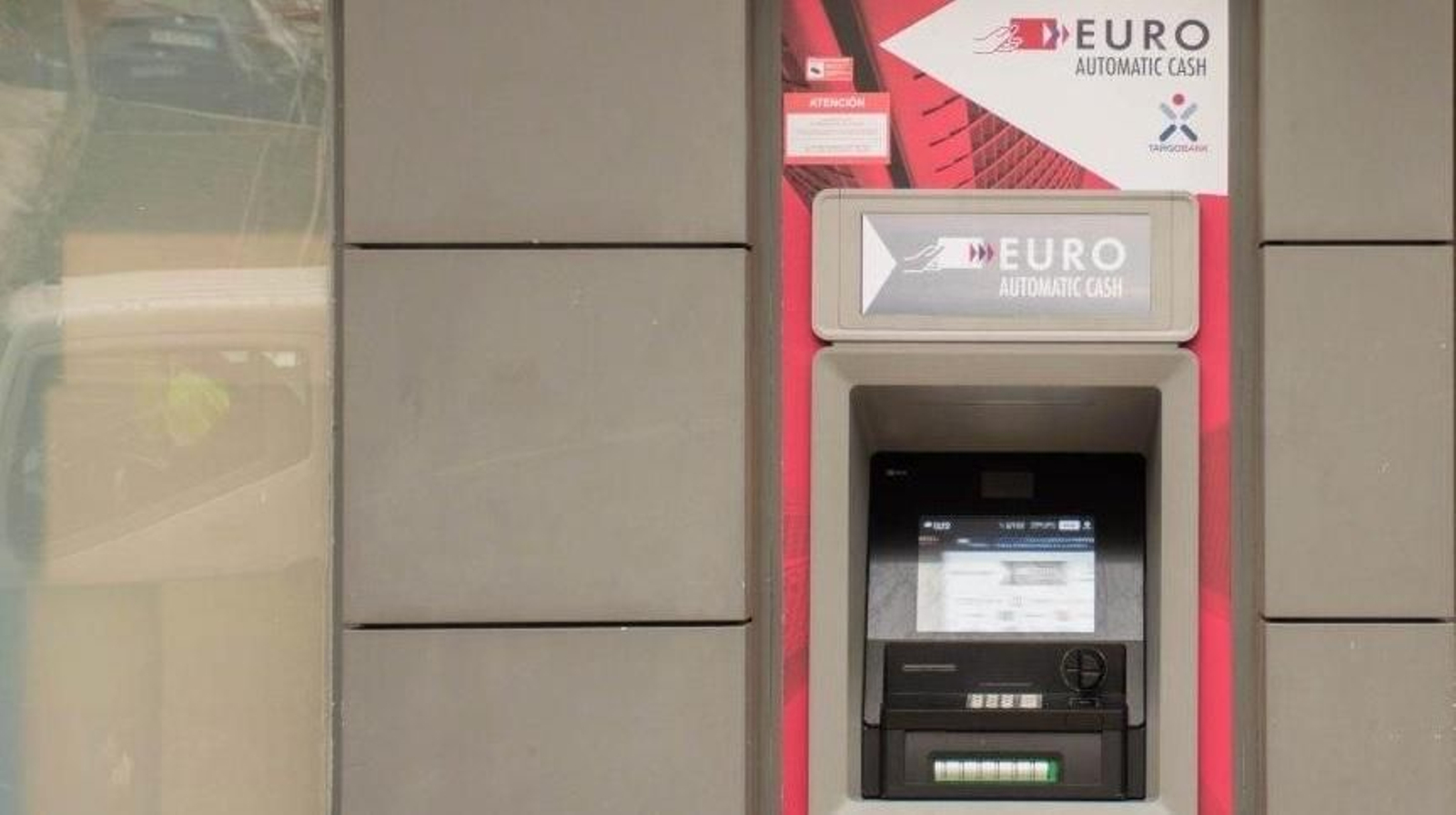 Uno de los cajeros instalados ya por Correos.