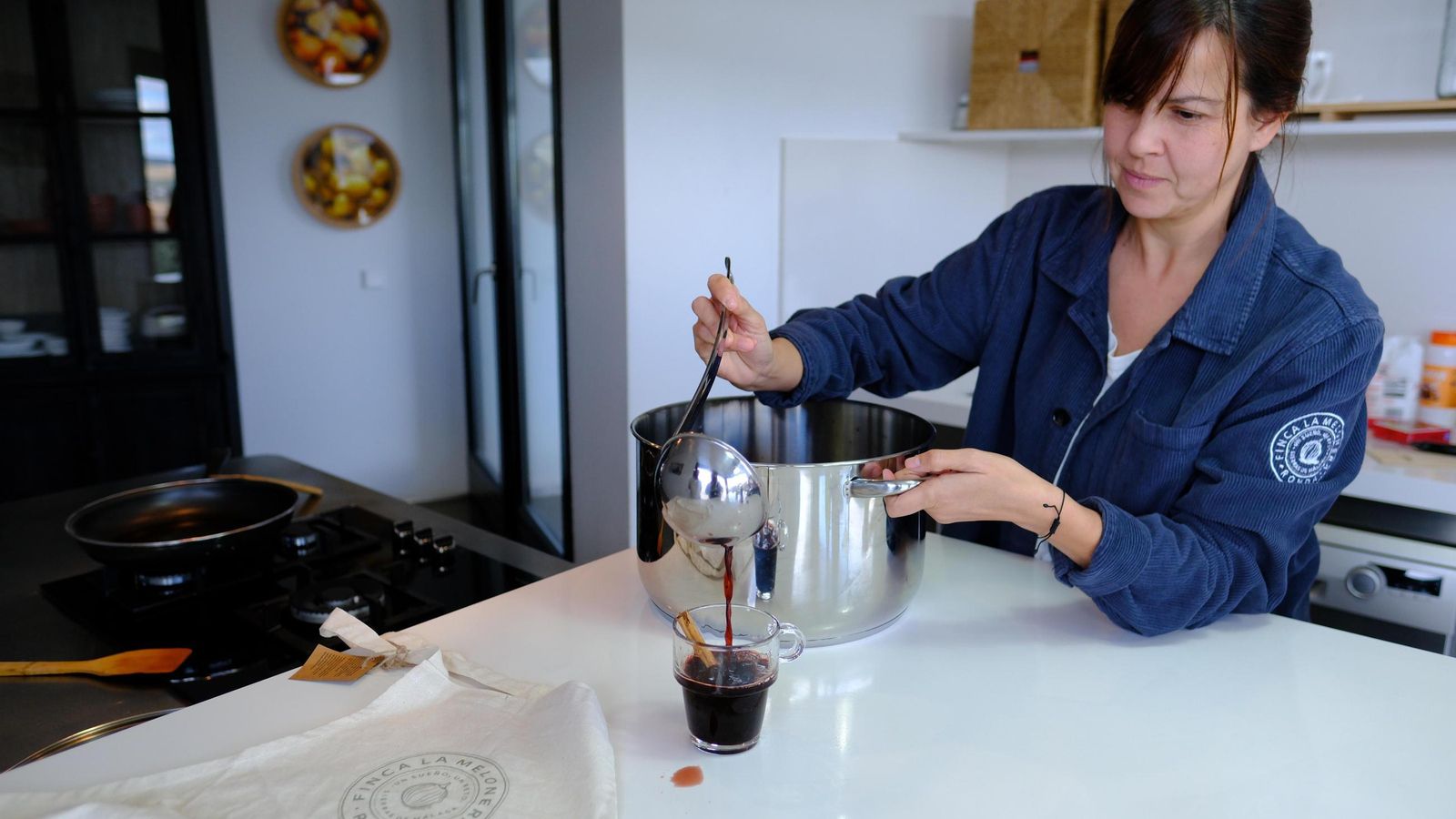 Los asistentes degustarán también vino caliente.