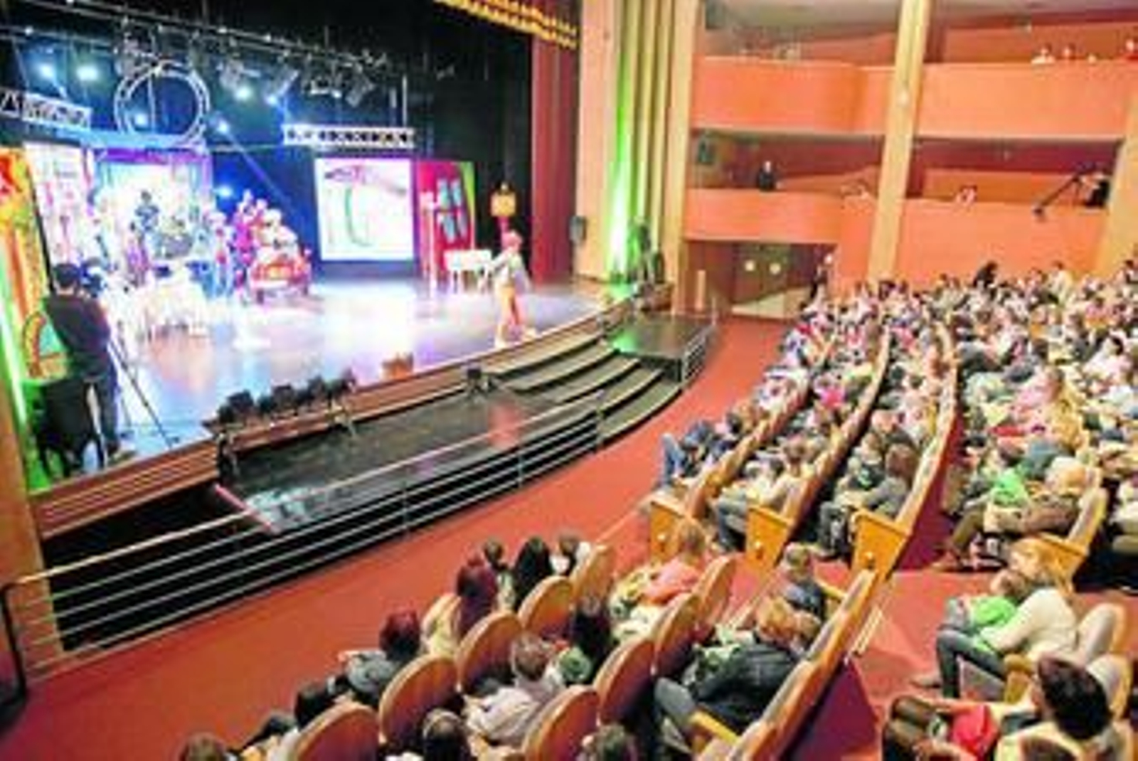 Lleno en el Maestro Padilla para acompañar a Papanú en la presentación de su nuevo espectáculo.