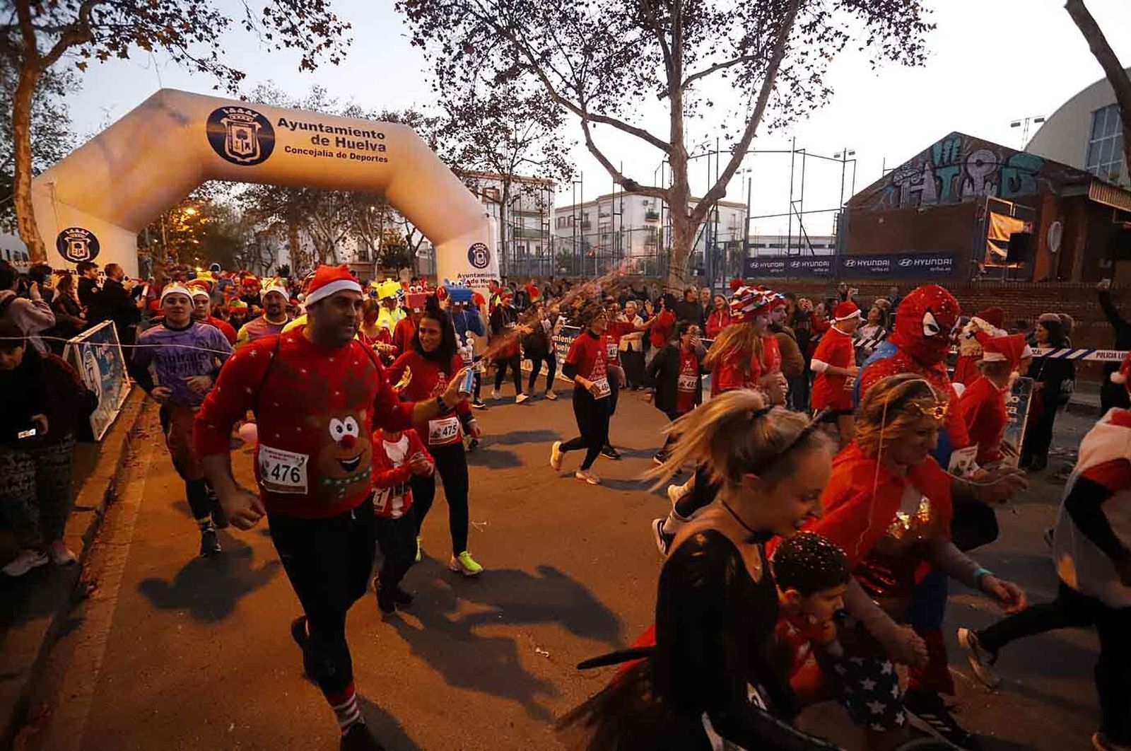 Imágenes de la carrera de San Silvestre en Huelva