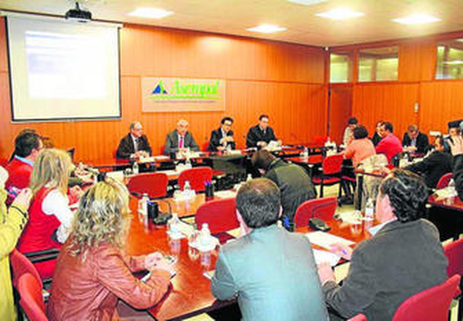 Una veintena de empresas participaron ayer en una jornada agroalimentaria.