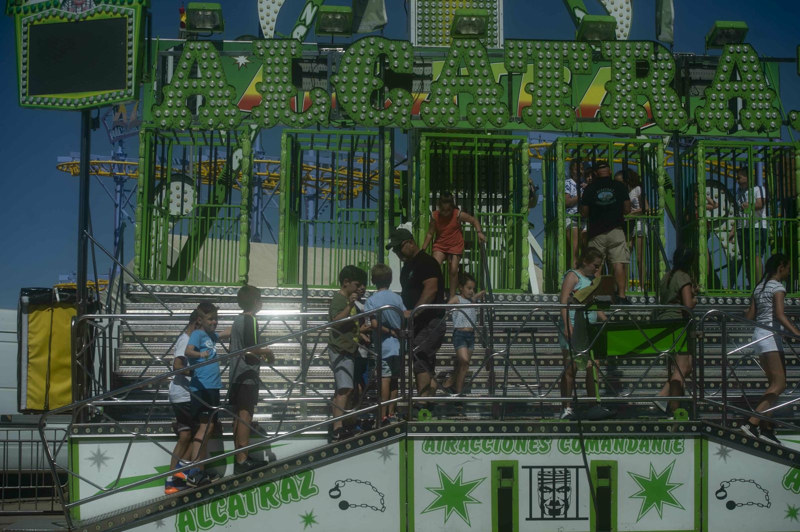 El botellón y la calle del Infierno de la Feria, en imágenes