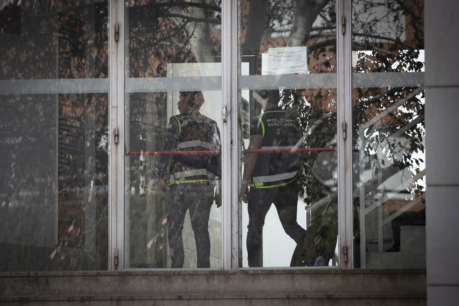 Registro de la Policia Nacional en la jefatura de la Policia Local de Granada esta semana.