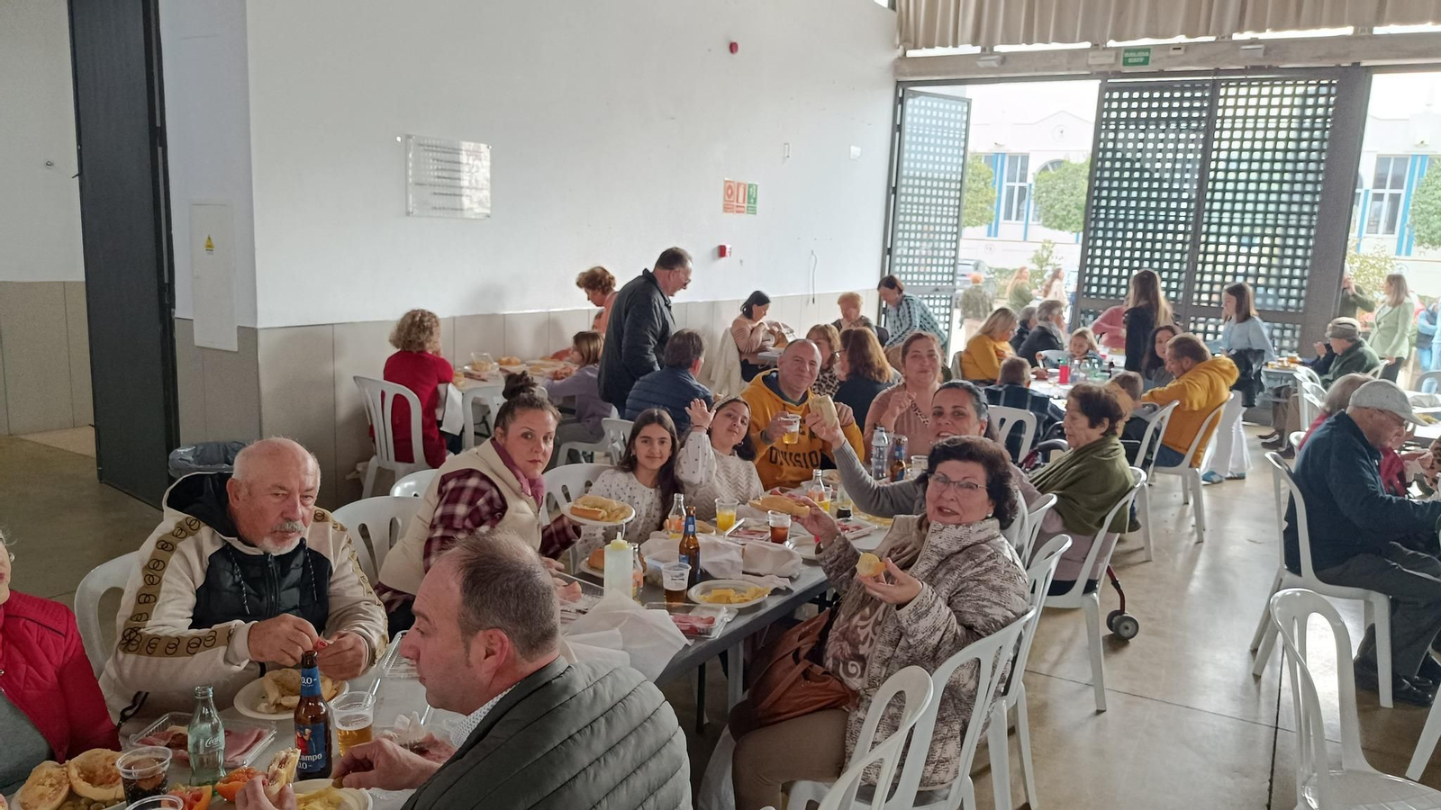 Villa del Río celebra el Día de Andalucía con el reparto de más de 2.000 cantos