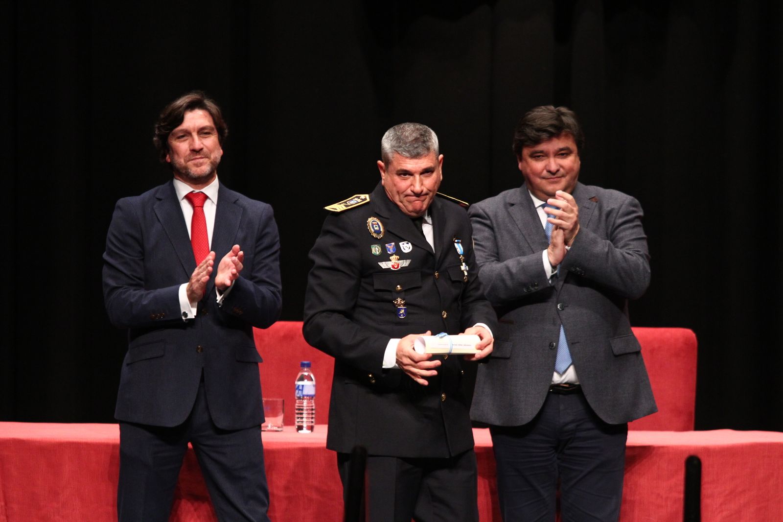 La policía Local entrega las medallas en el día de su patrón