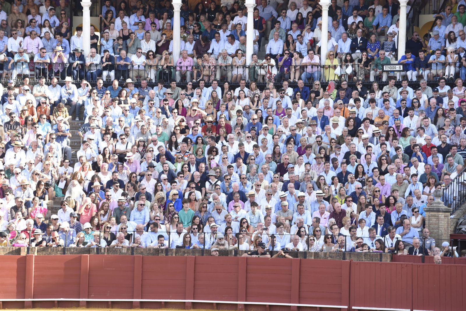 Búscate en la tercera corrida de toros de la Feria de San Miguel de Sevilla