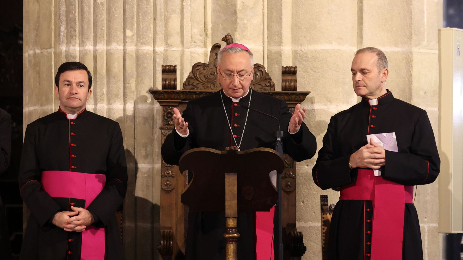 Vía Crucis de las hermandades con Nuestro Padre Jesús del Consuelo en la Catedral
