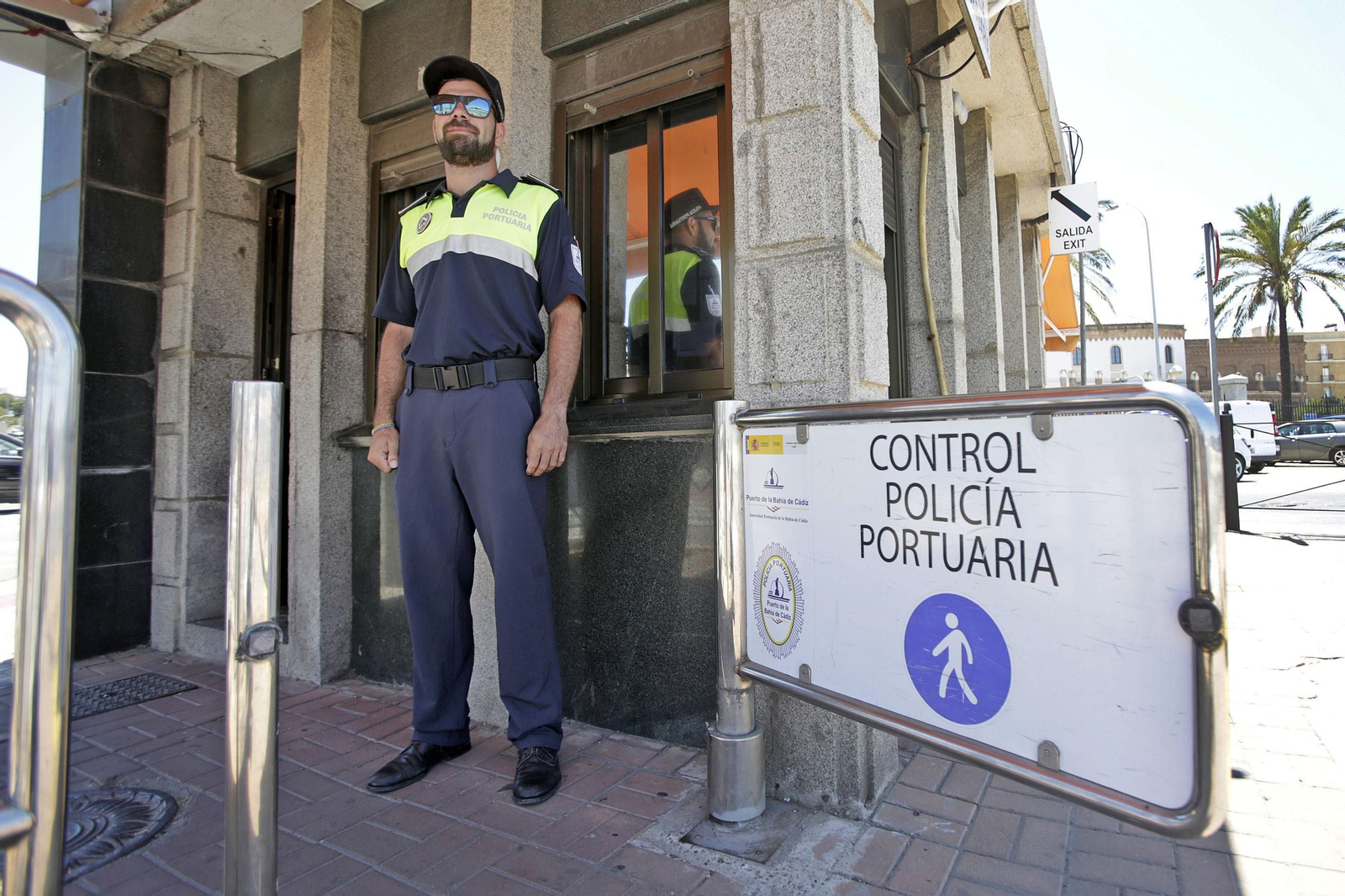 Los policías portuarios de Cádiz adquieren el trato	 de agentes de la autoridad