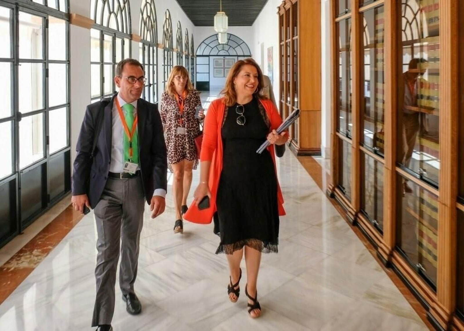La consejera Carmen Crespo, antes de entrar en la comisión del Parlamento.