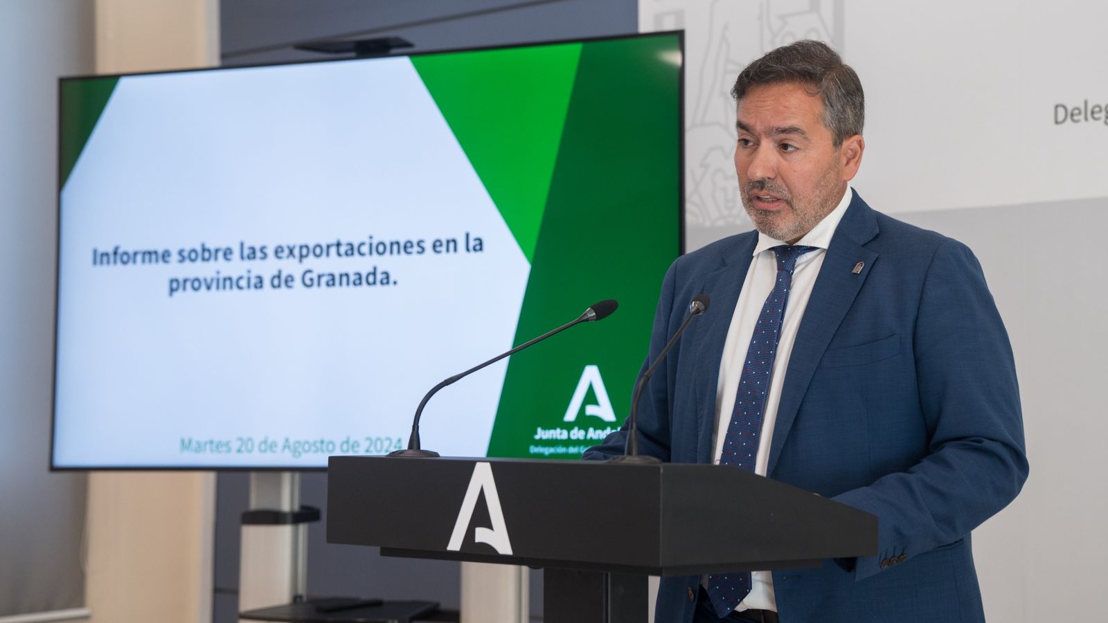El delegado provincial en la presentación de los datos.