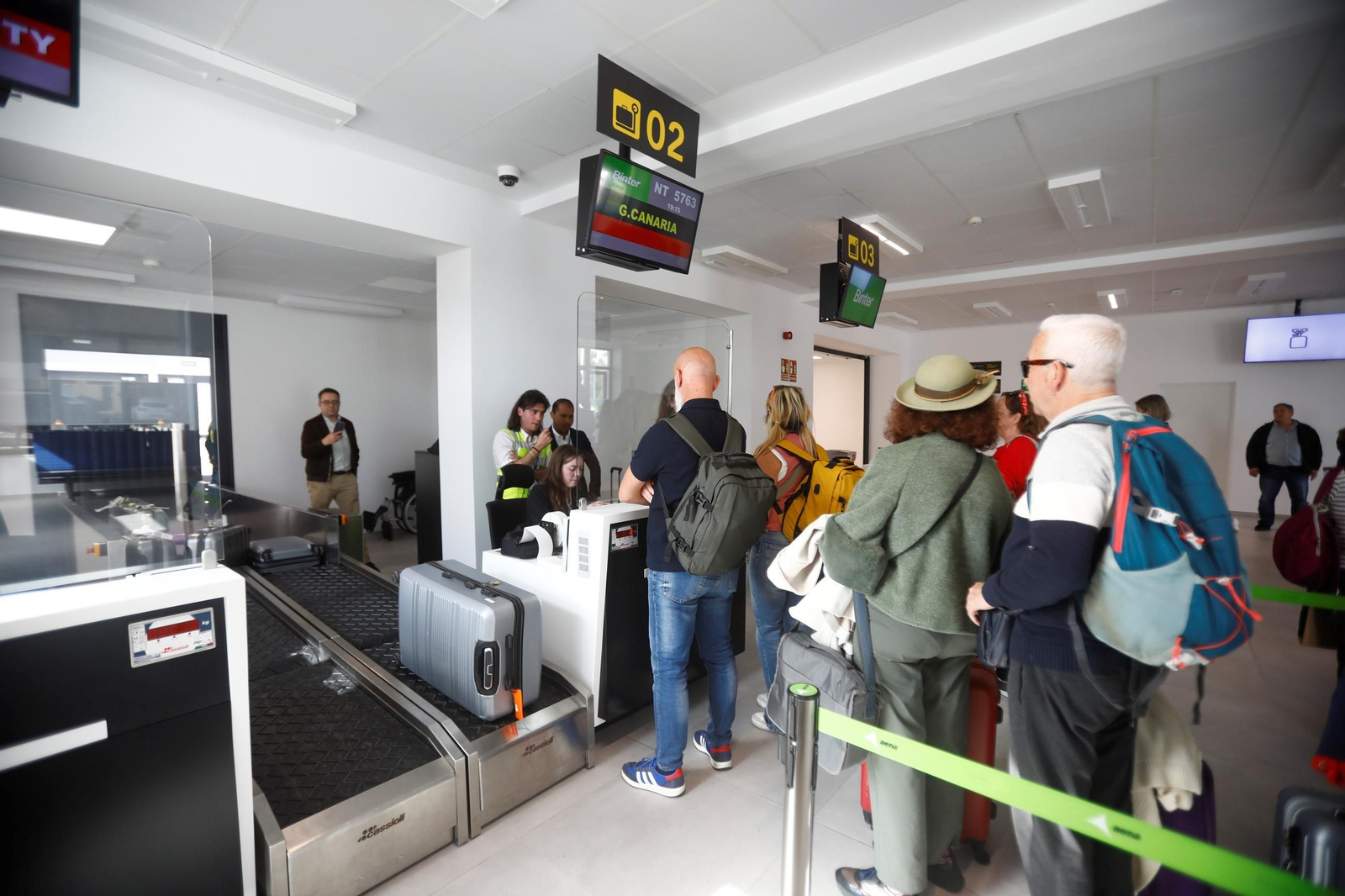 El aeropuerto de Córdoba recibe el primer vuelo de Binter desde Canarias, en imágenes
