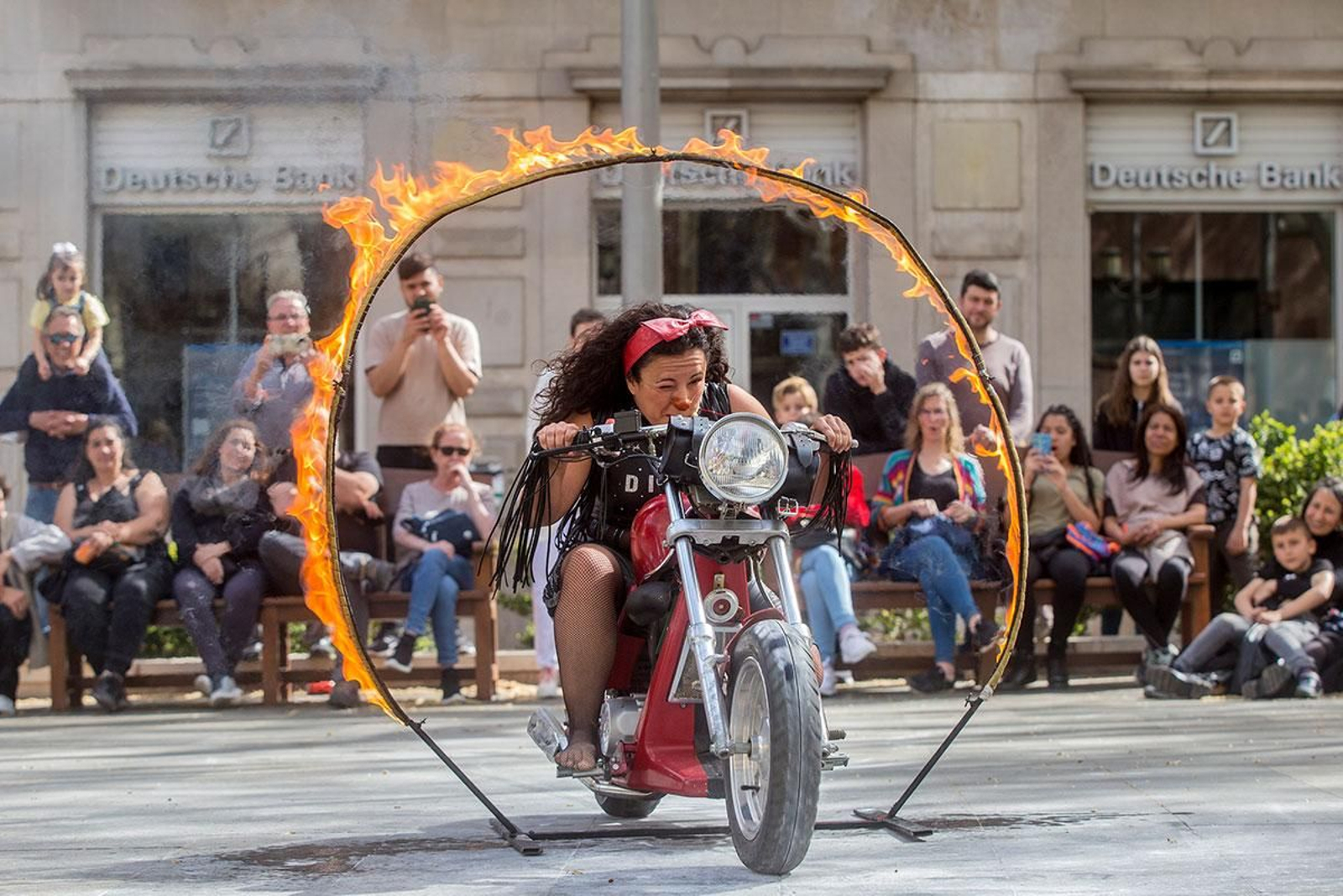 'Wooooow!' de la compañía La Churry, abre los espectáculos de calle el 10 de octubre.