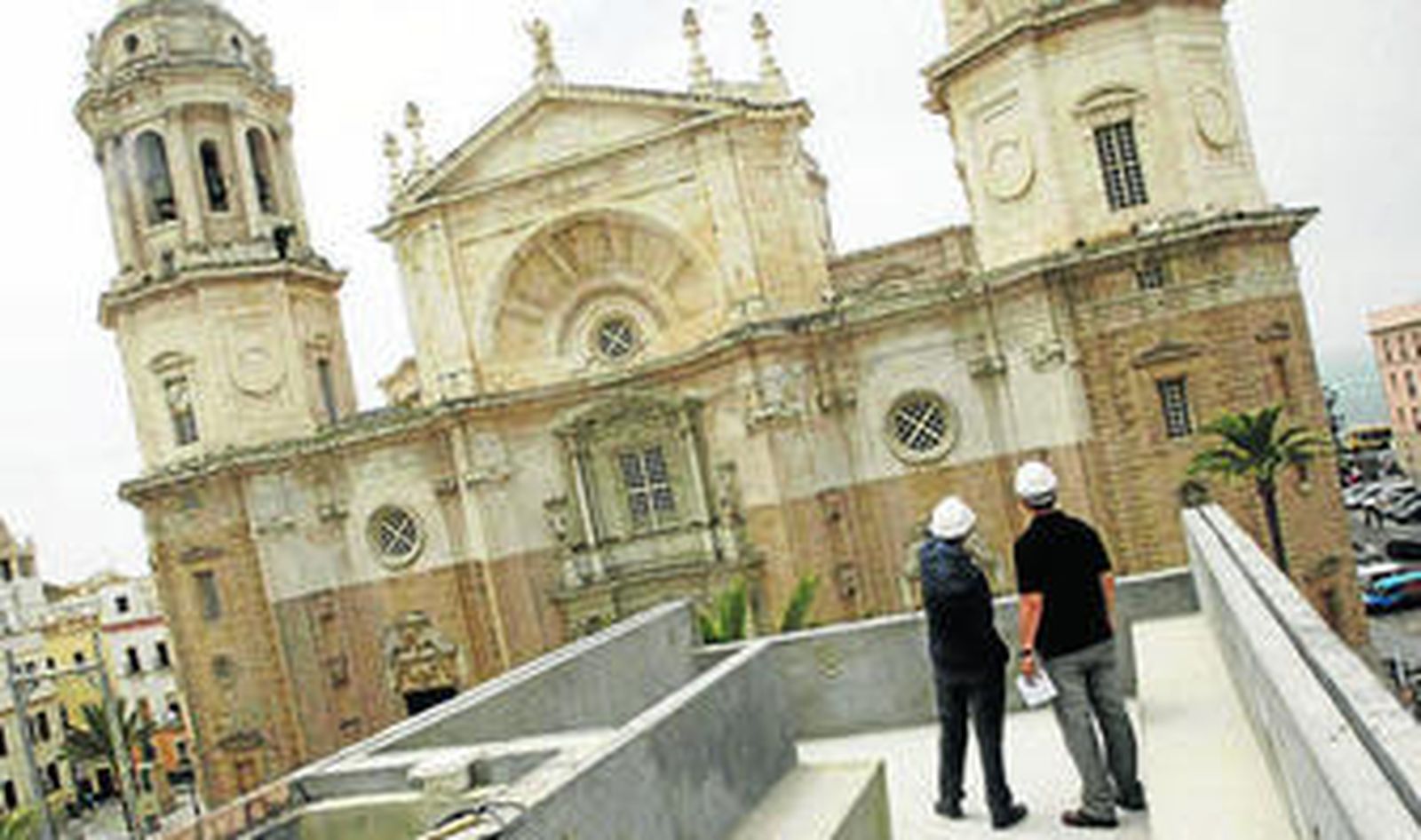 Desde la terraza del hotel se contemplará la Catedral gaditana.