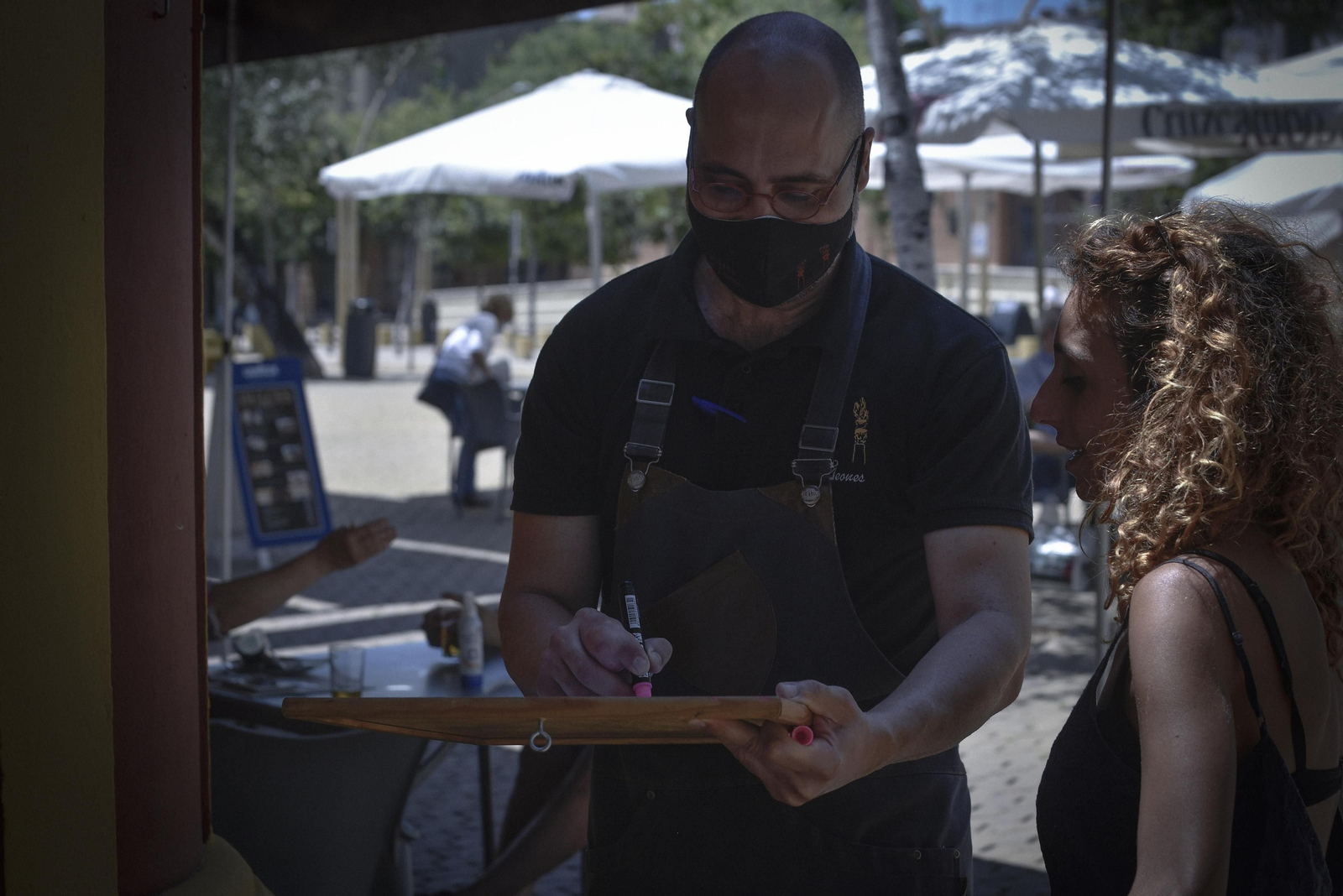 Desescalada en Sevilla: Reservas y esperas en los bares durante la fase 1