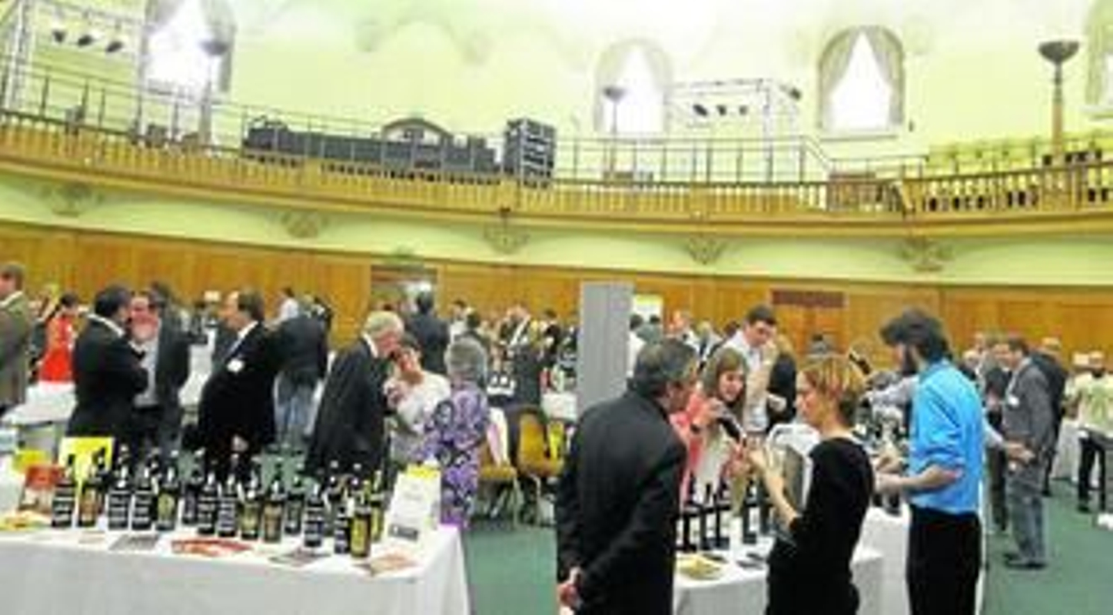 Expositores de bodegas del Marco durante la celebración días atrás del 'Big Fortified Tasting' en la Church House de Londres.