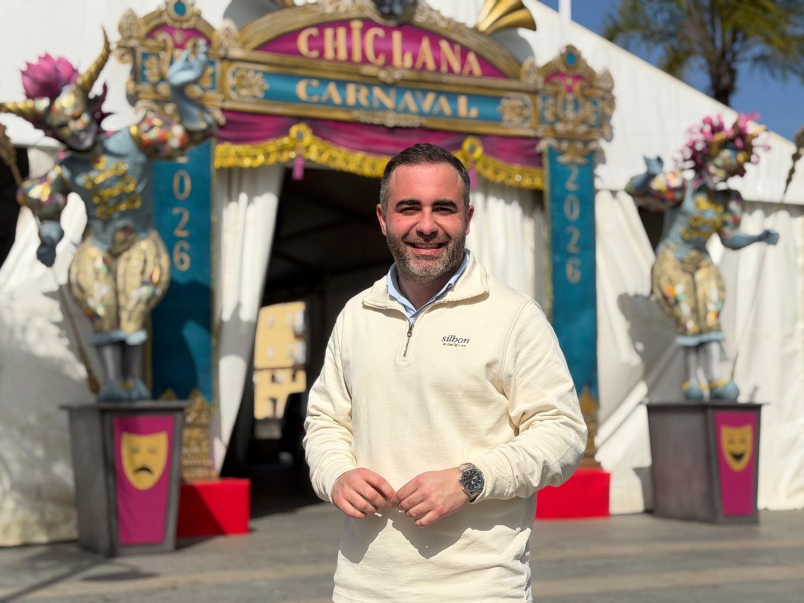 Fede Díaz, en la puerta de la carpa.