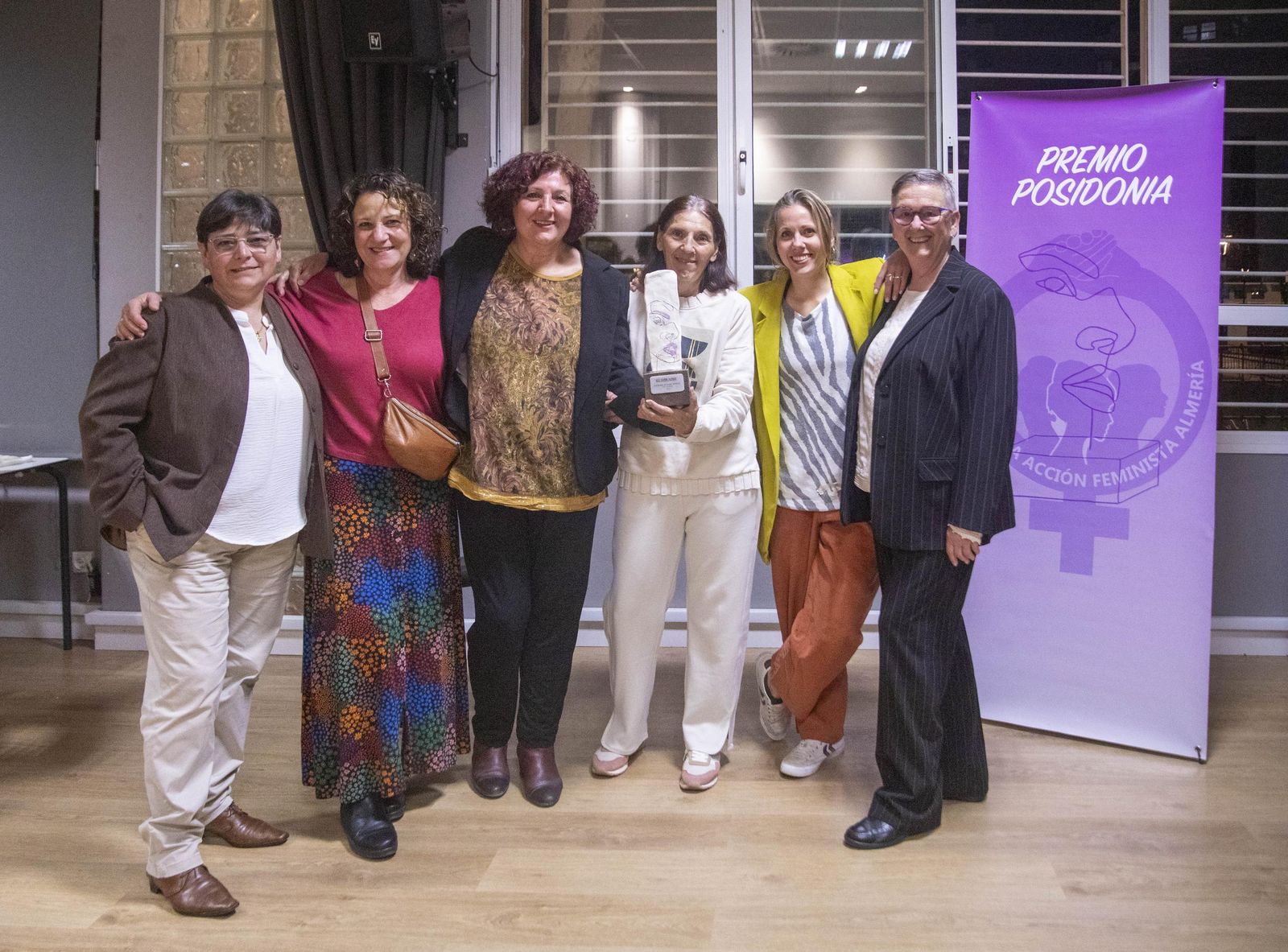 La Plataforma de Acción Feminista en Almería rinde homenaje a las mujeres de la Desbandá con su II Premio ‘Posidonia’ a Loli Sierra, vicepresidenta de la Asociación Memorialista de la Desbandá, en imágenes