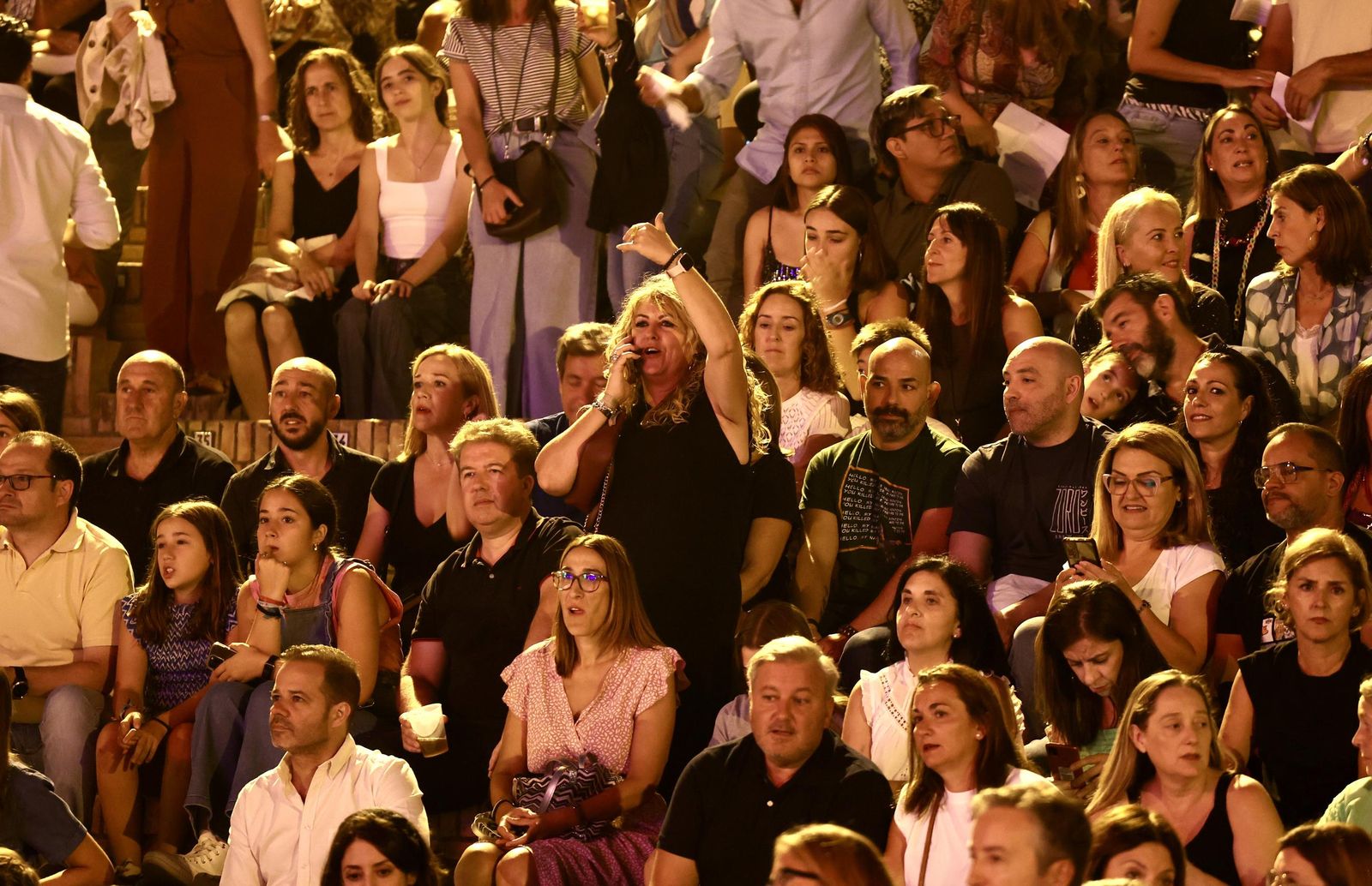 Búscate en el concierto de Hombres G