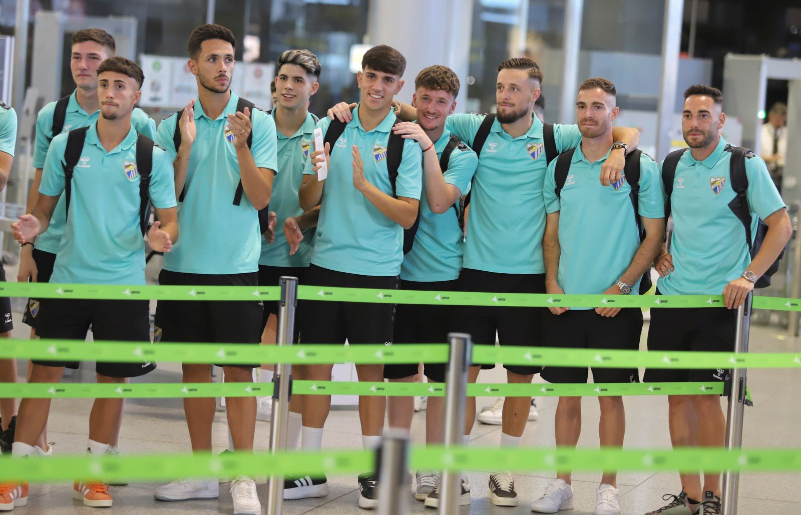 El espectacular preámbulo en el aeropuerto con la afición