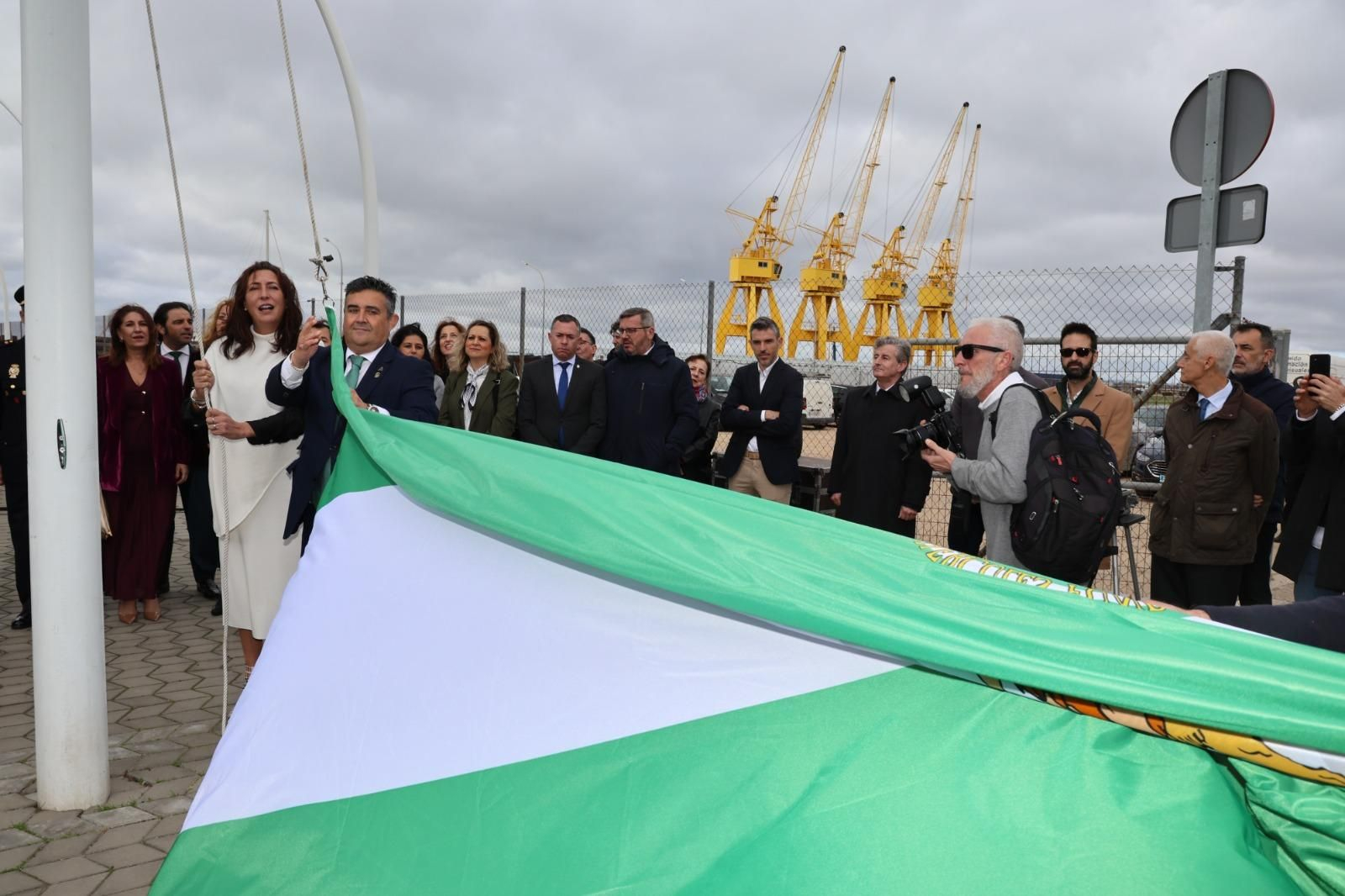 Izado de la Bandera de Andalucía.
