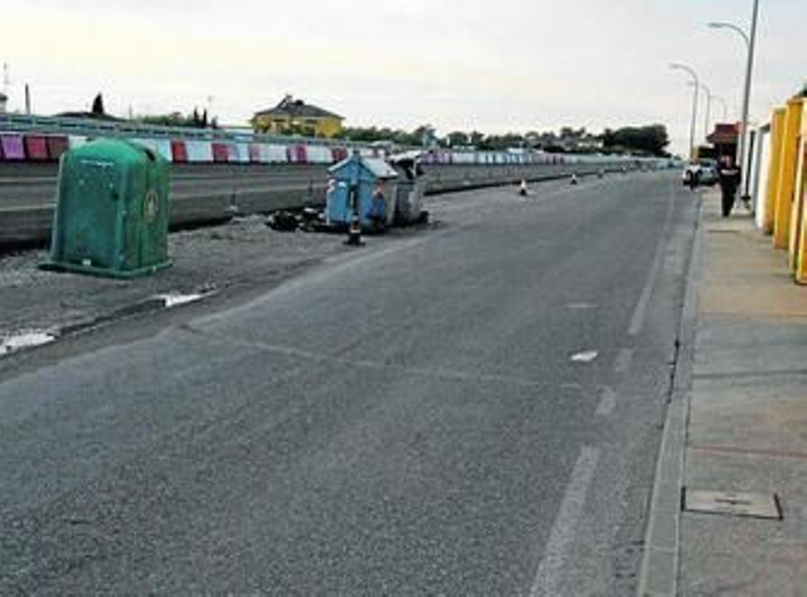 Los trabajadores fueron atropellados en este punto de la carretera A-491, en el término municipal de El Puerto.