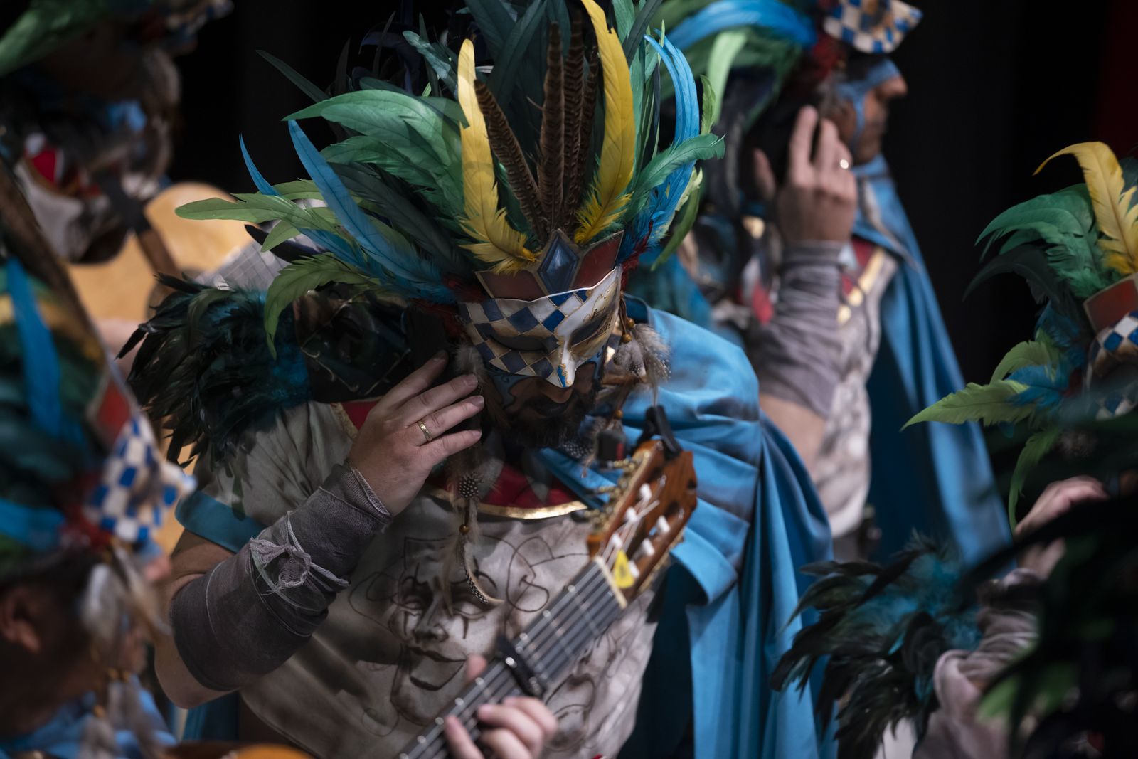 Imágenes de la actuación de la comparsa de Bollullos "El sacrificio" en el Carnaval Colombino