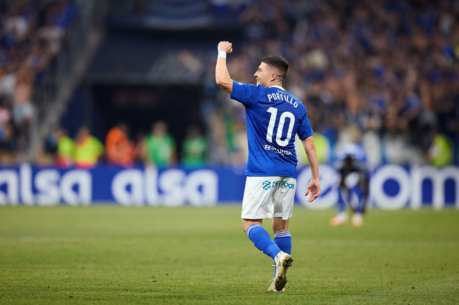 Las fotos del ascenso del Oviedo ante el Mirandés