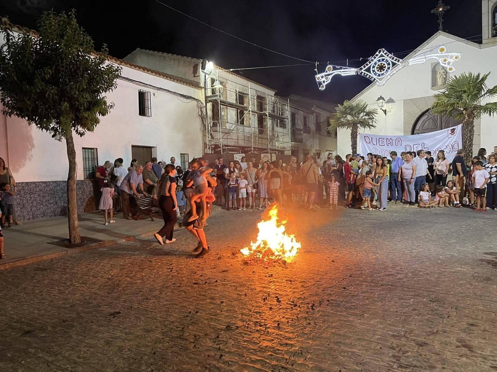 La quema de corcho por San Bartolomé en Pozoblanco, en fotografías La quema de corcho por San Bartolomé en Pozoblanco, en fotografías