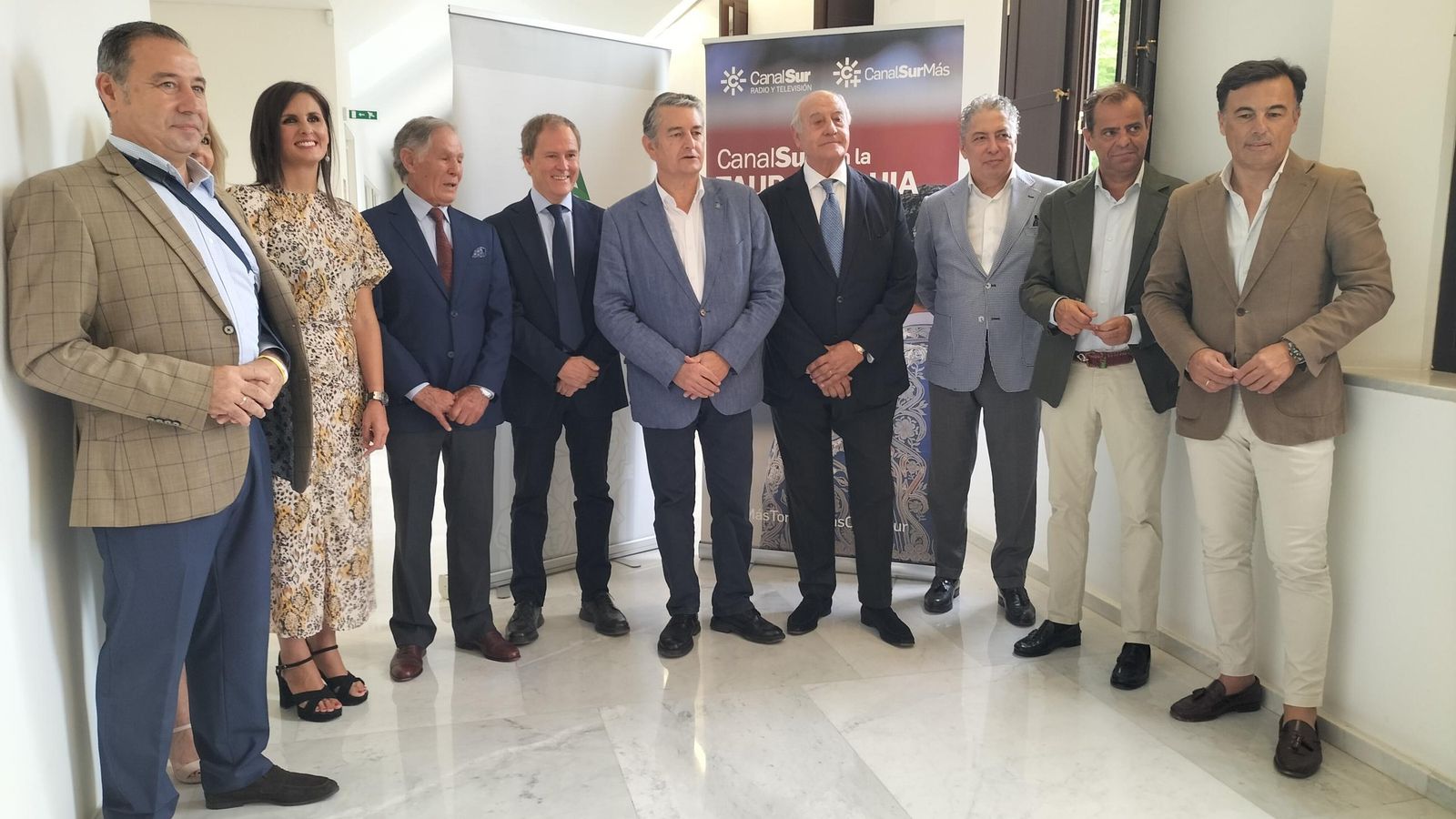 Antonio Sanz compareció en San Telmo junto al empresario de la Maestranza, el director de Canal Sur y su equipo taurino.