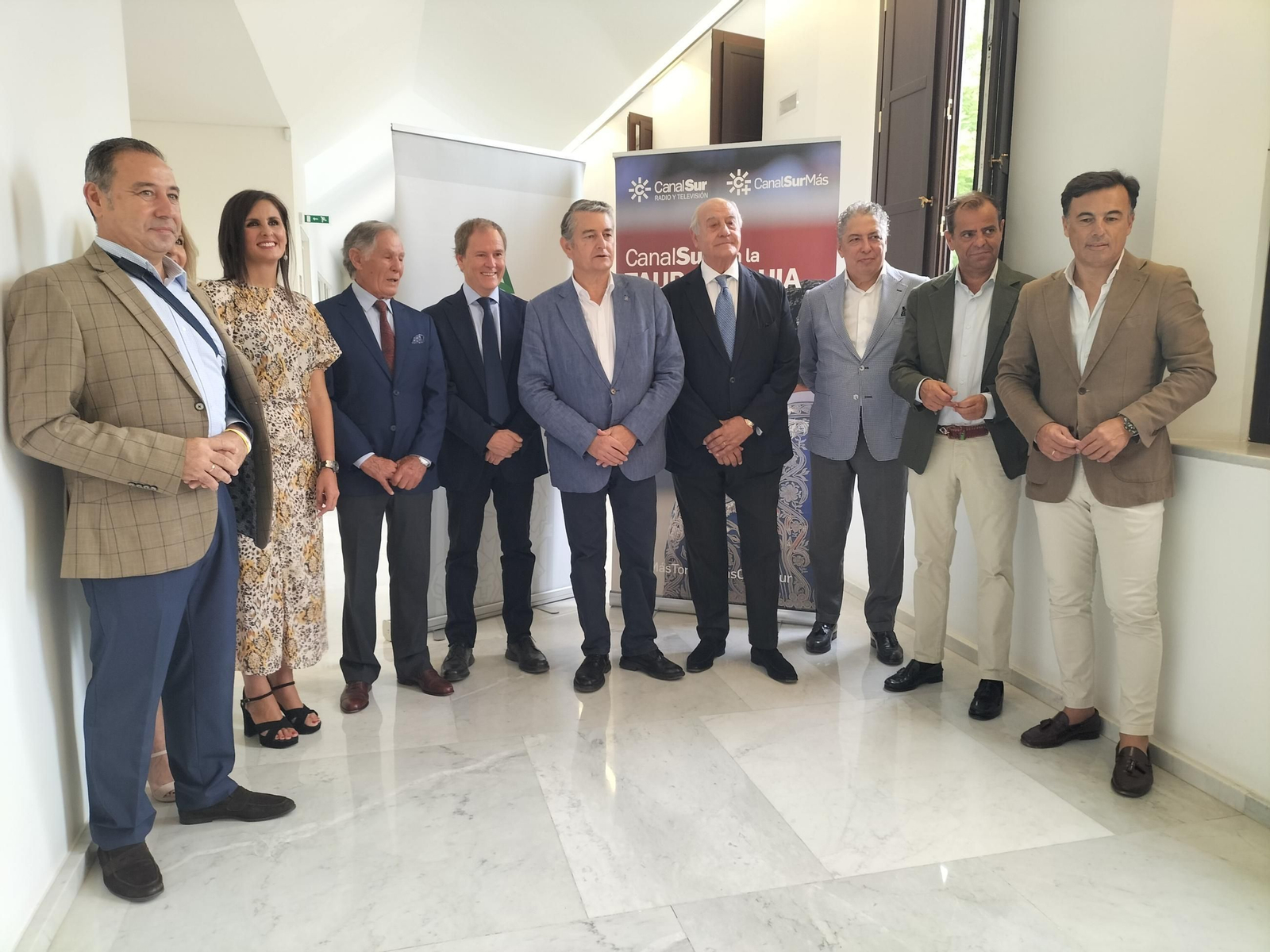 Antonio Sanz compareció en San Telmo junto al empresario de la Maestranza, el director de Canal Sur y su equipo taurino.