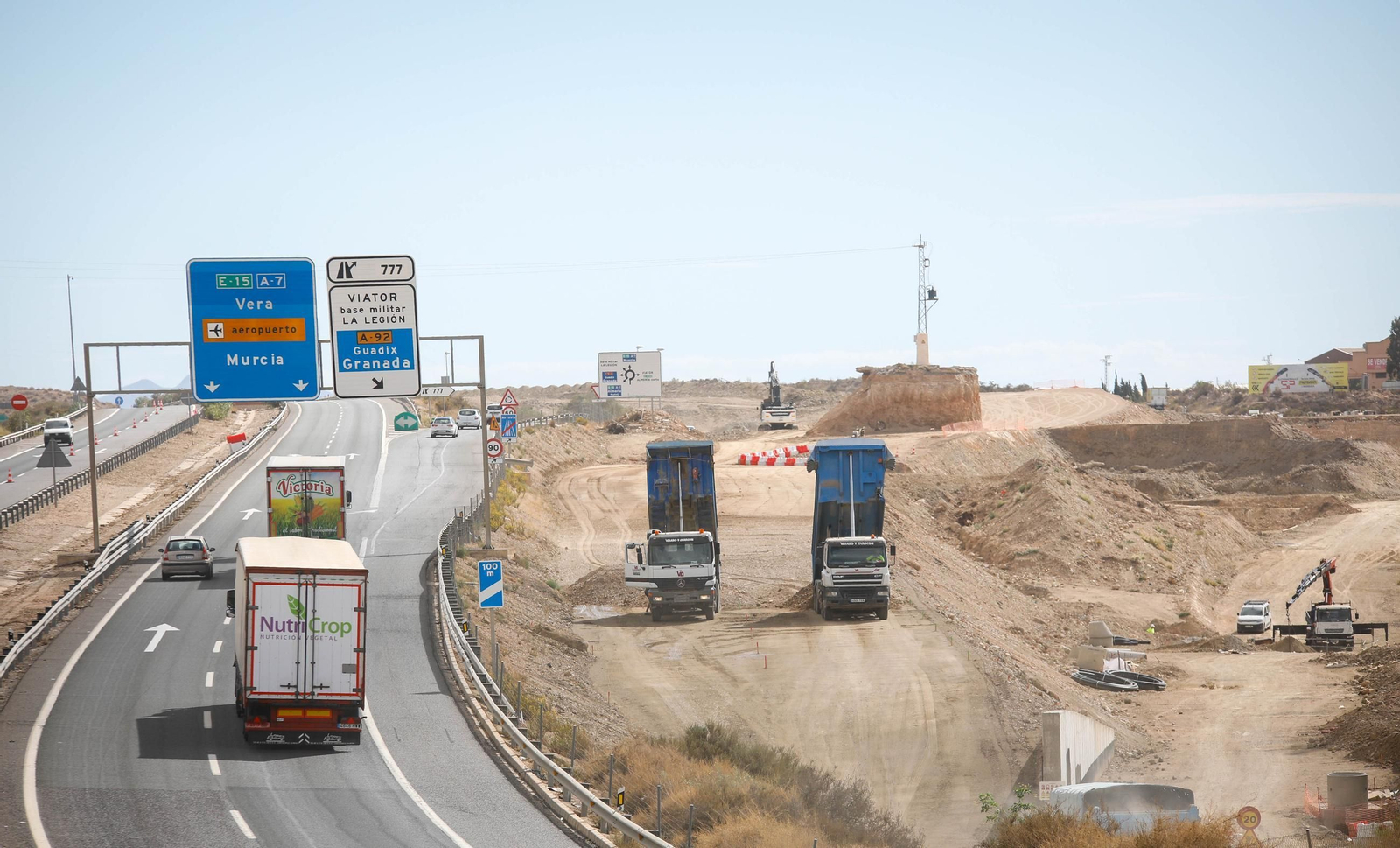Los trabajos avanzan sin pausa para conectar ambas autovías en Viator. Los trabajos avanzan sin pausa para conectar ambas autovías en Viator.