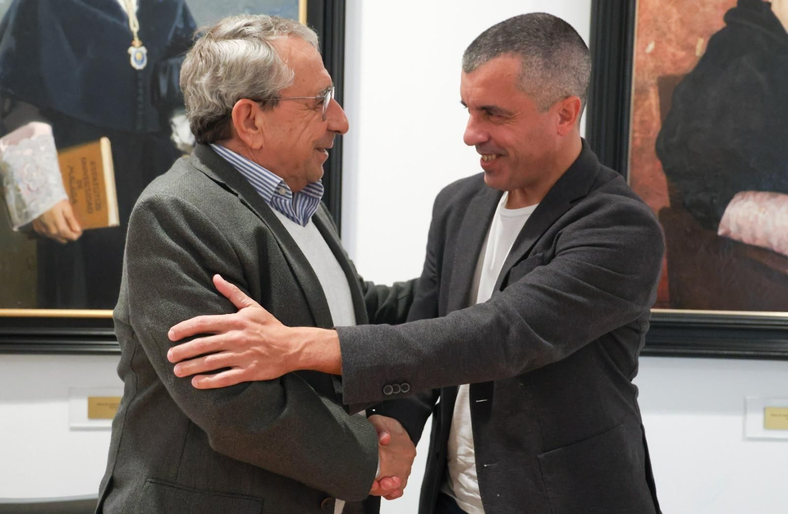 José Ángel Narváez y Bernardo Quintero en la firma de la cátedra. José Ángel Narváez y Bernardo Quintero en la firma de la cátedra.