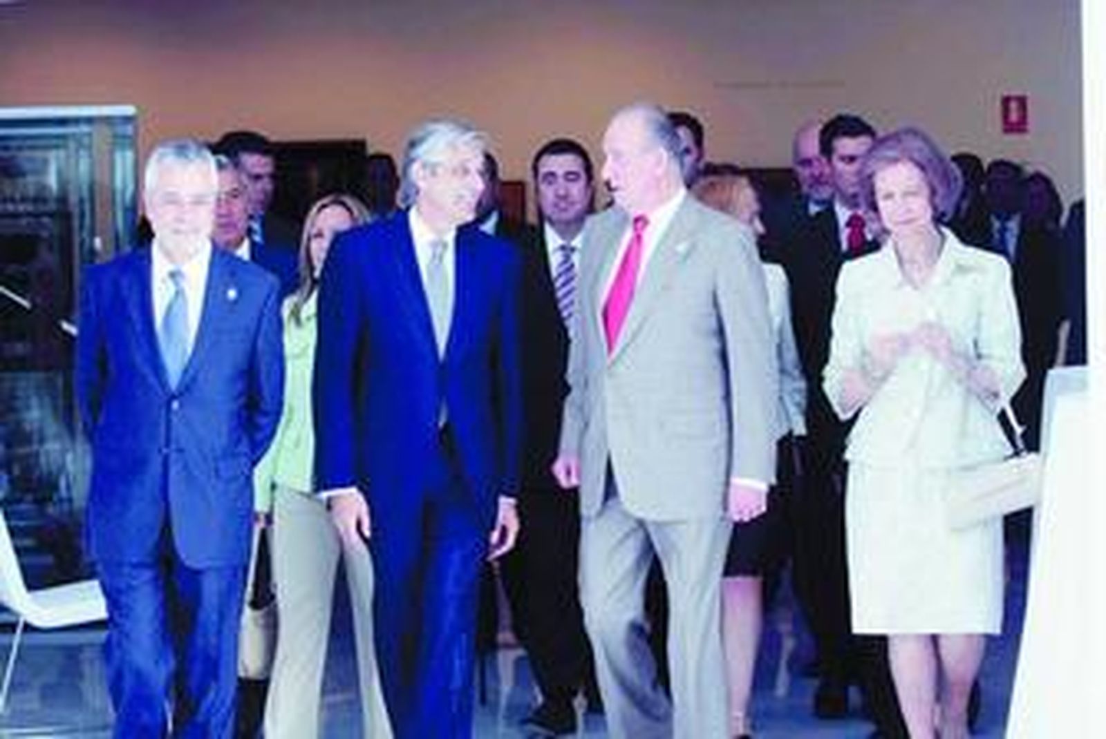 Antonio Griñán, Trinidad Jiménez, Claret García, Don Juan Carlos y Doña Sofía.