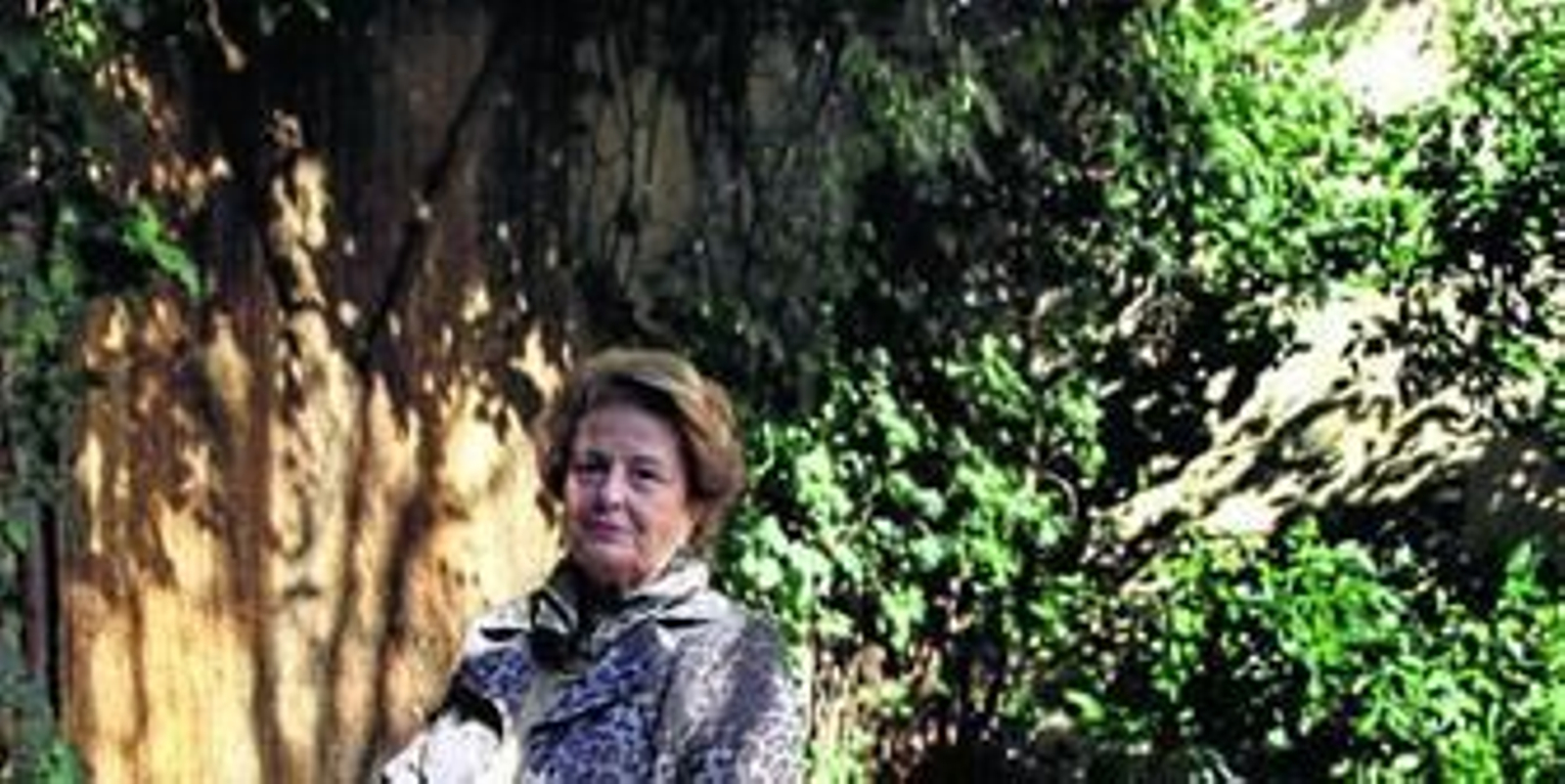 María Paz Temboury en los jardines del Museo Picasso Málaga, un espacio al que está sentimentalmente vinculada como hija de uno de sus principales impulsores.